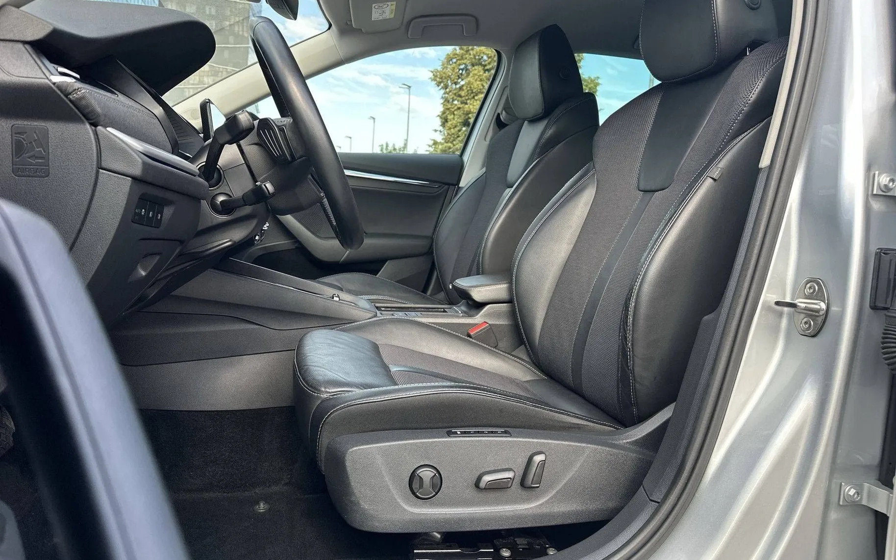 Notranja slika - Škoda Octavia - Combi 2.0 TDI Style DSG ACC Mrtvi kot Memory - 10