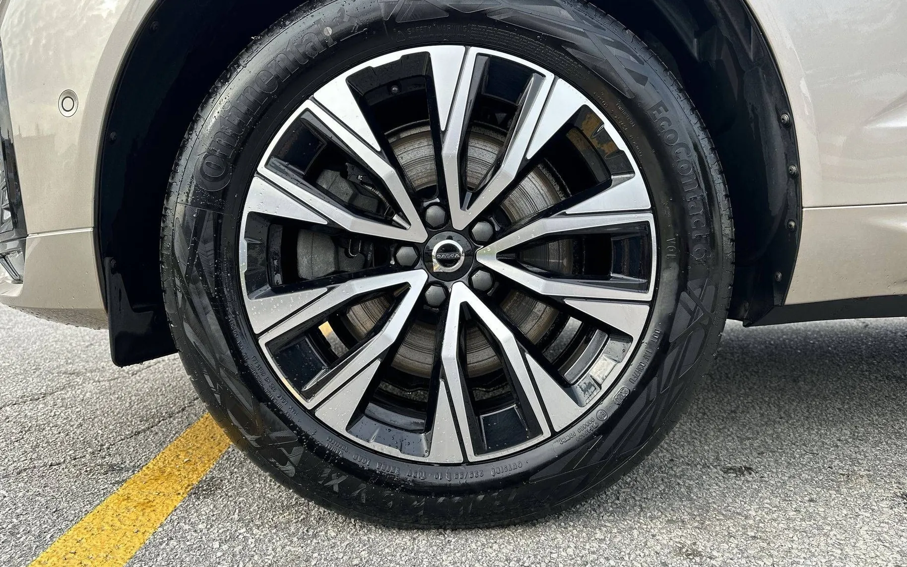 Notranja slika - Volvo XC60 - B4 D AWD Plus Dark Avt. Zračno Pano ACC Kljuka - 9