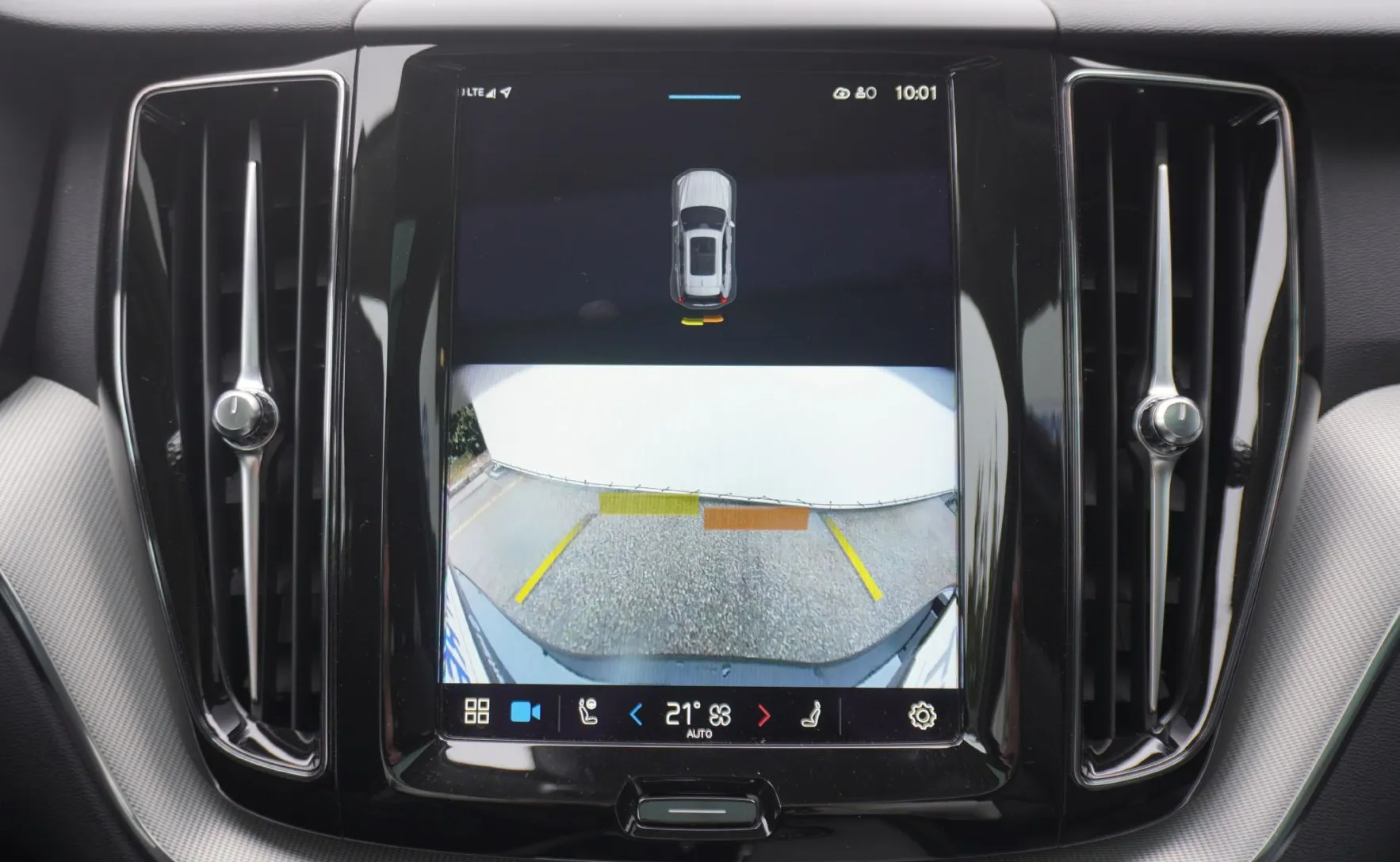 Zunanja slika - Volvo XC60 - B4P Plus Dark Avt. - 16