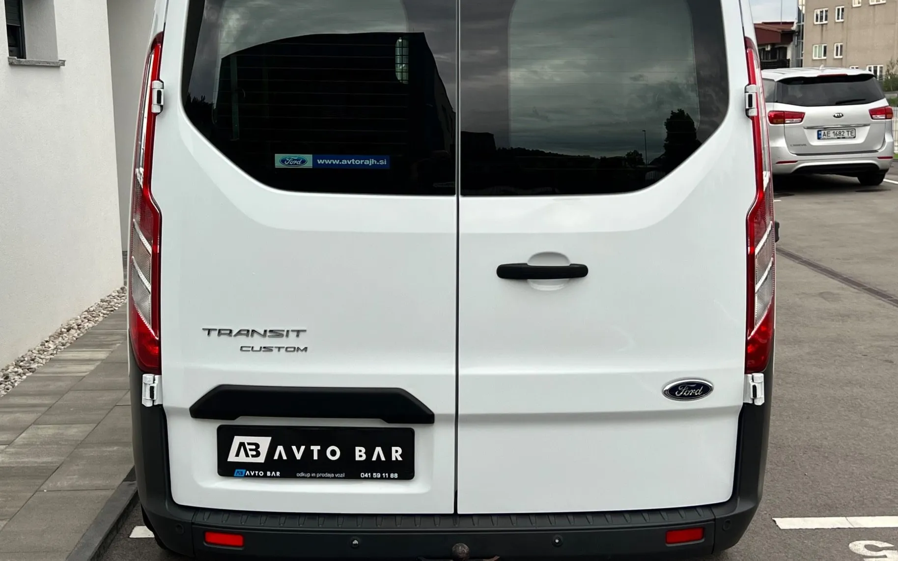 Notranja slika - Ford Transit Custom - 2.0 TDCI+SLO+6SED+KLJUKA+PDC - 8