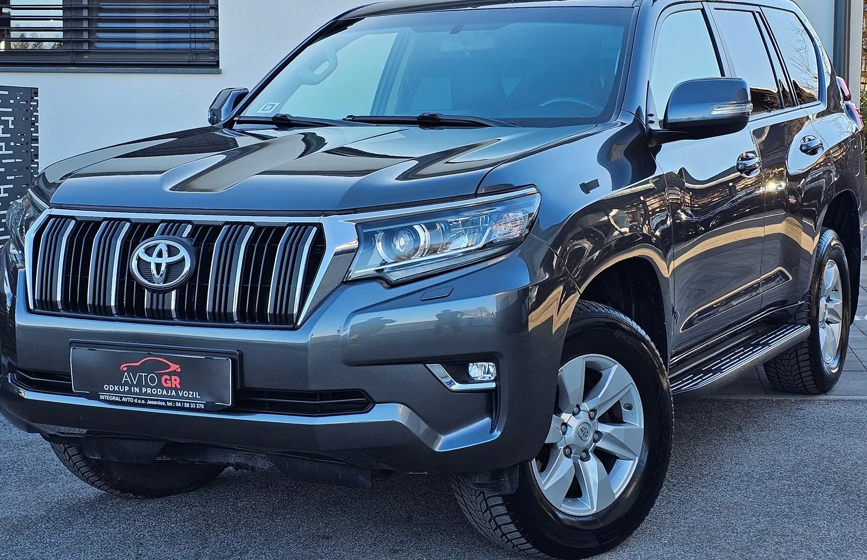 Zunanja slika - Toyota Land Cruiser - 2.8 D-4D AWD Premium-Le 165.000 km- EL.Sede  382 i-K - 1