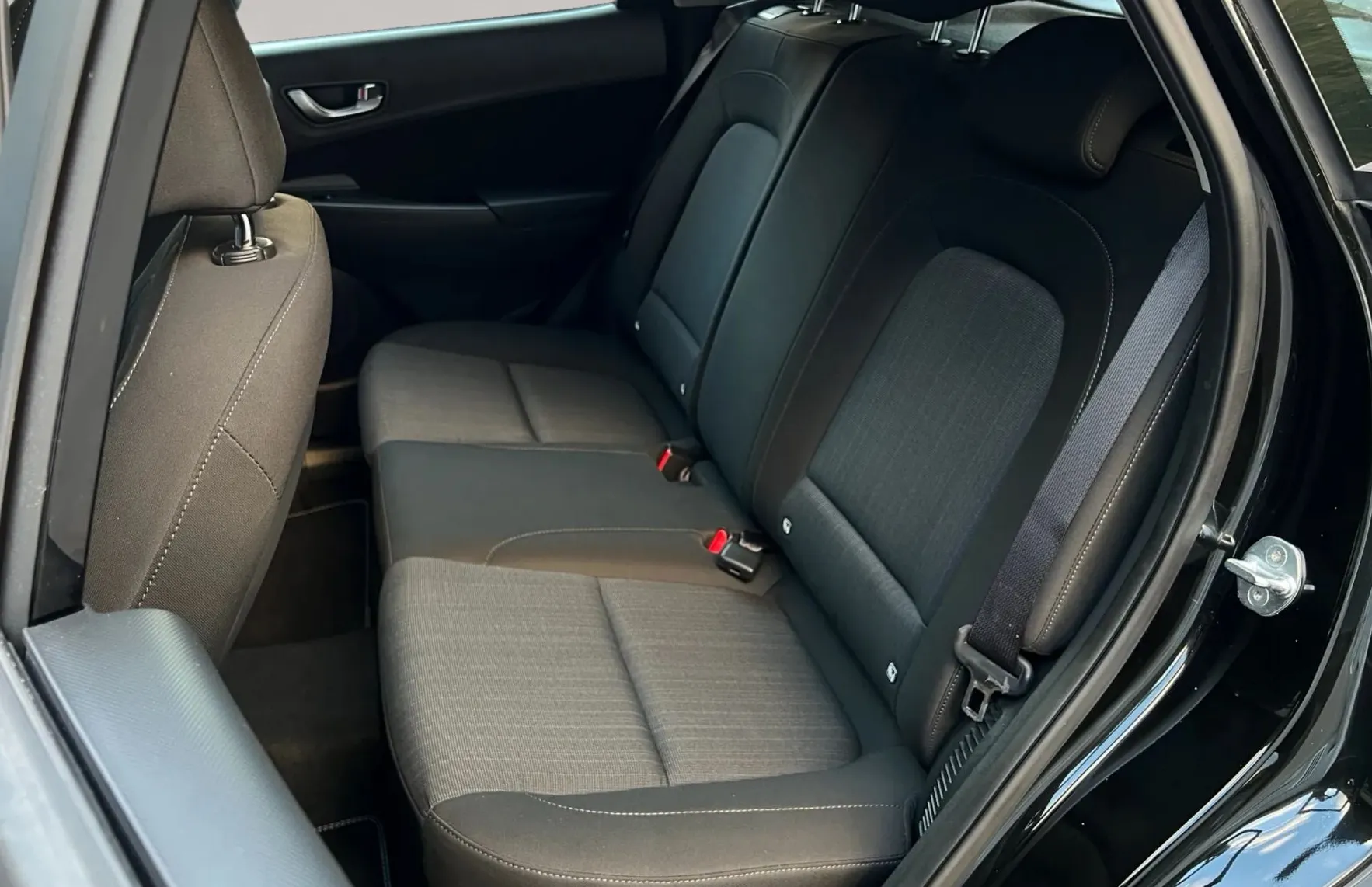 Zunanja slika - Hyundai Kona - 1.6 CRDI 136 MHEV od 1 lastnika 1 letna garancija - 14