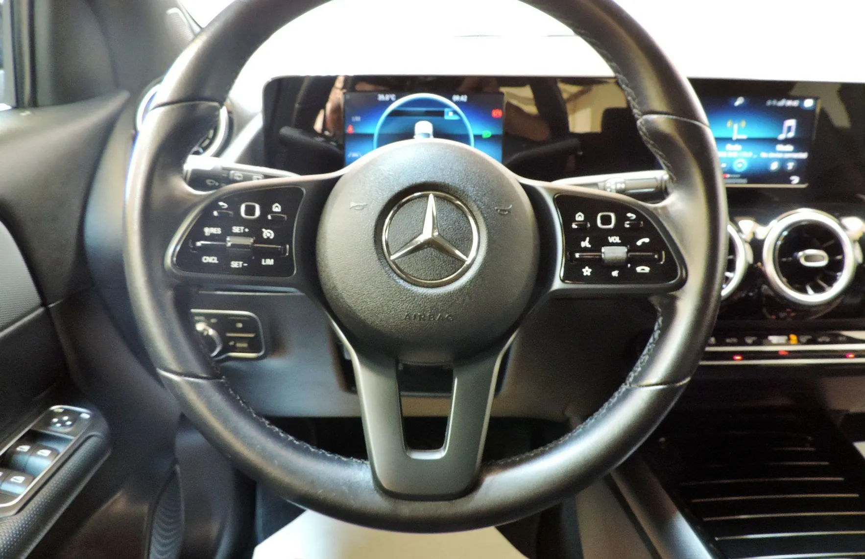 Zunanja slika - Mercedes-Benz GLA-Razred - GLA 220 d 4MATIC  Avt. KAMERA-USNJE-LED... - 14