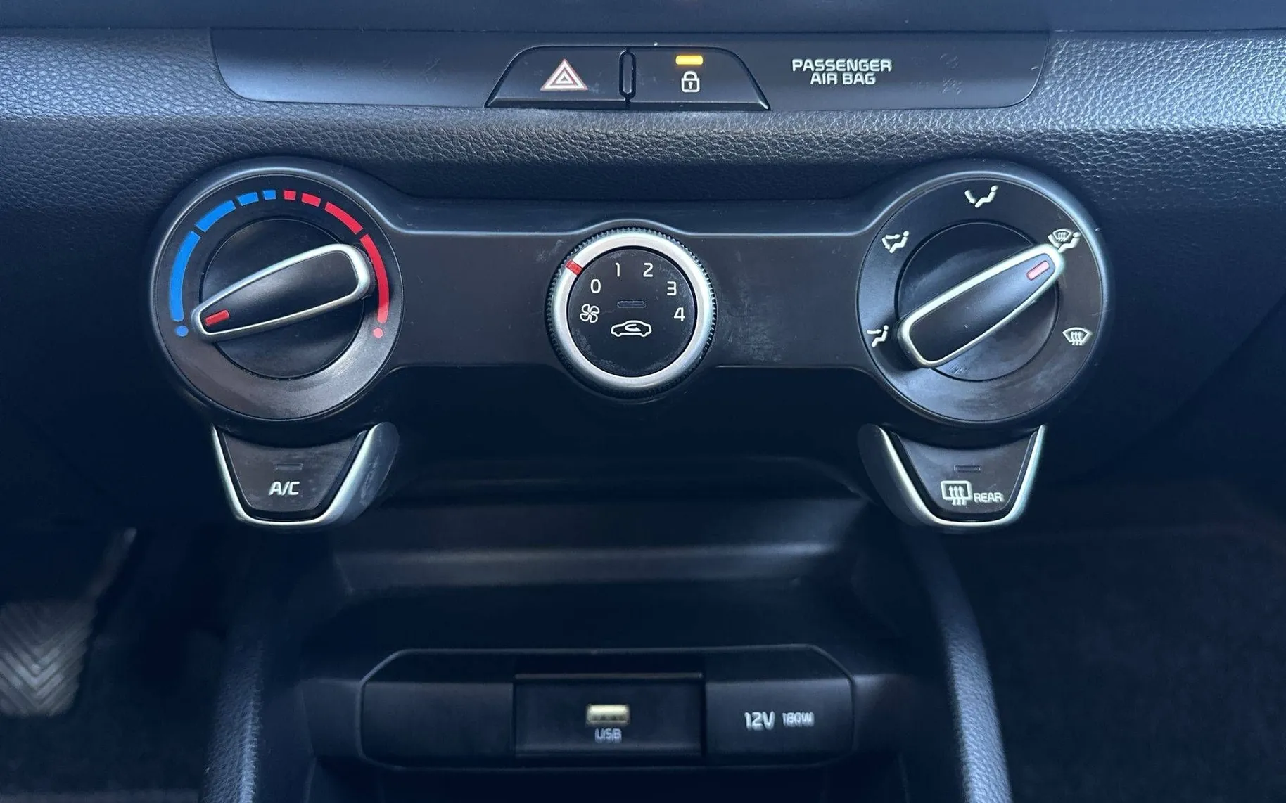 Notranja slika - KIA Stonic - 1.2 DPI LX Fun ISG - 19