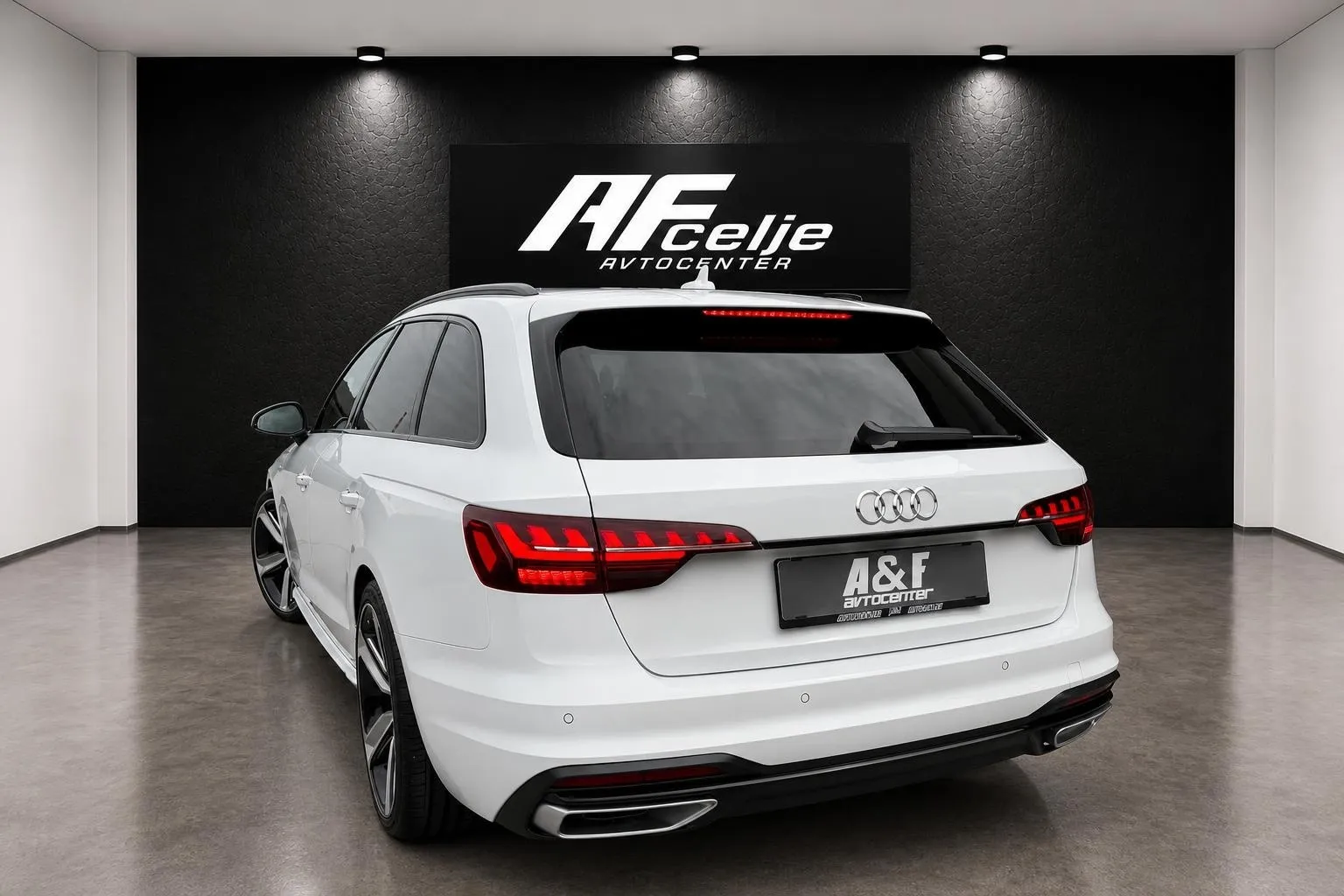 Notranja slika - Audi A4 Avant - 2.0 TDI-AUT-S LINE-VIRUTAL-MATRIX-LIZING ZA TUJC.. - 7