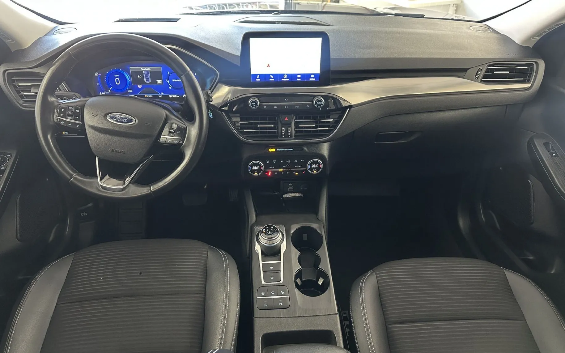 Notranja slika - Ford Kuga - TitaniumX 2.0 EcoBlue 140kW.NEMŠKI+4ALU.KAMERA.4X4 - 8