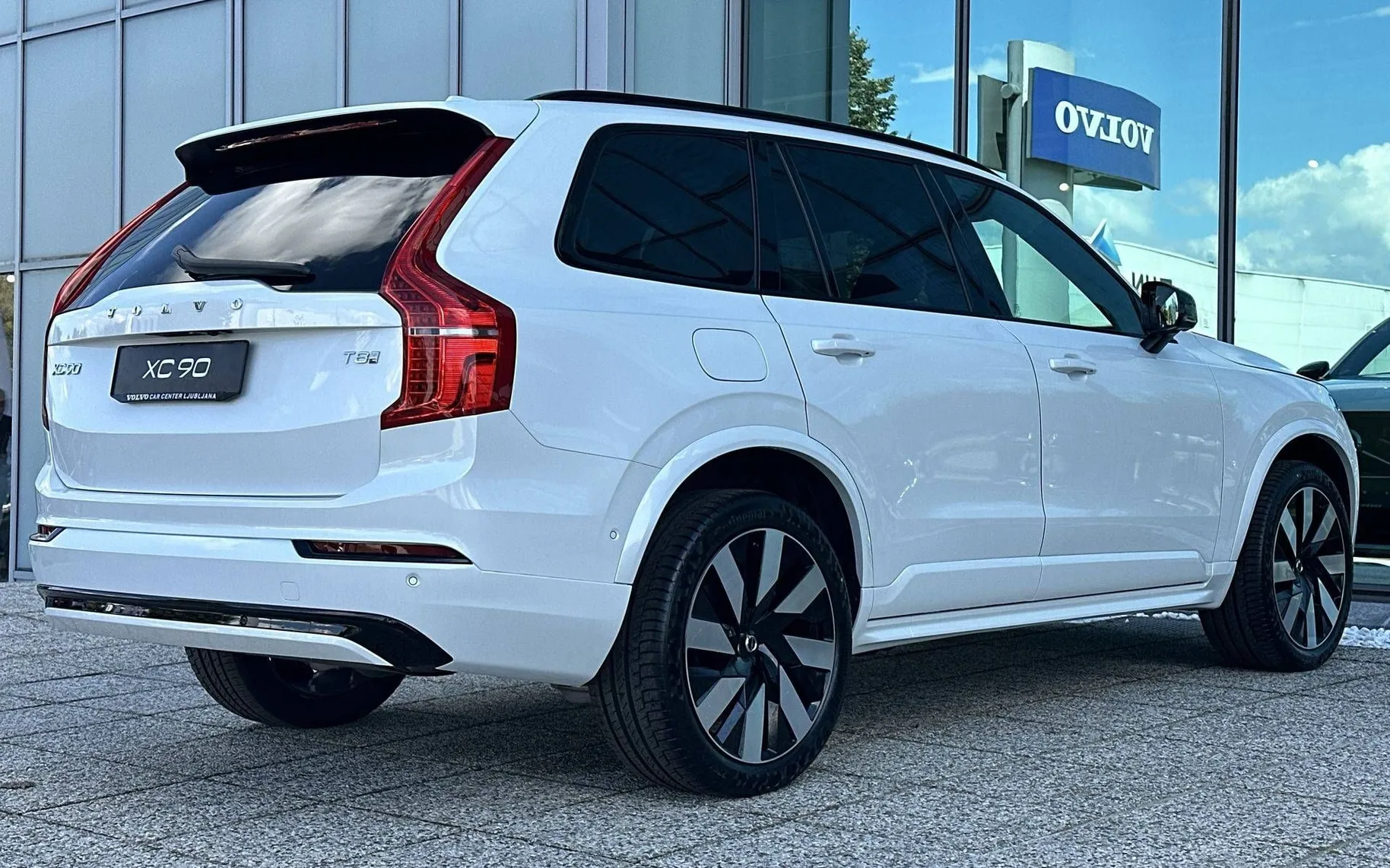 Zunanja slika - Volvo XC90 - T8 AWD Ultra Dark 7s 3 leta garancije + 3 servisi. - 5