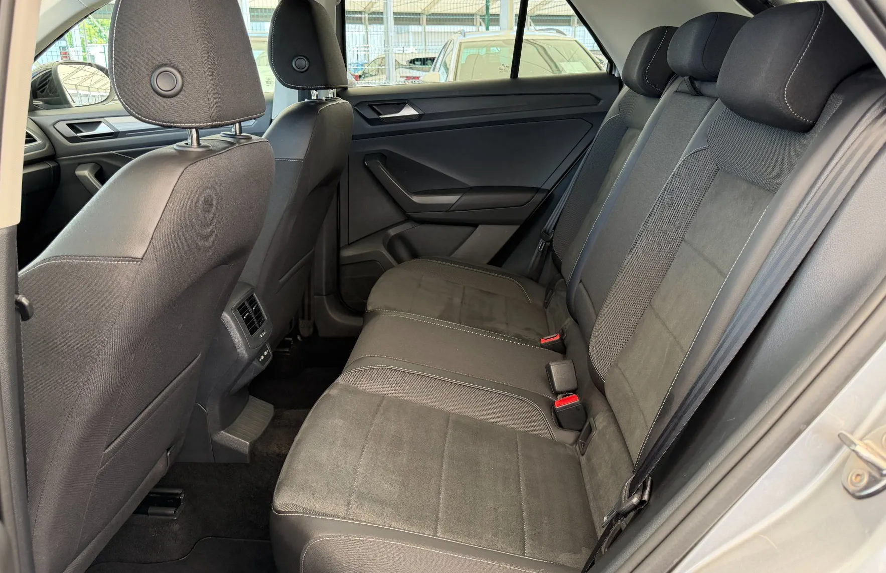 Zunanja slika - Volkswagen T-Roc - Style 1.5 TSI DSG LED-KAMERA-KEYLESS-VIRTUAL - 11