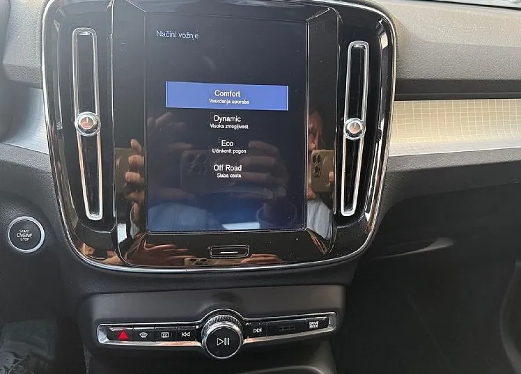 Zunanja slika - Volvo XC40 - D3 AUT LED velik servis - 16