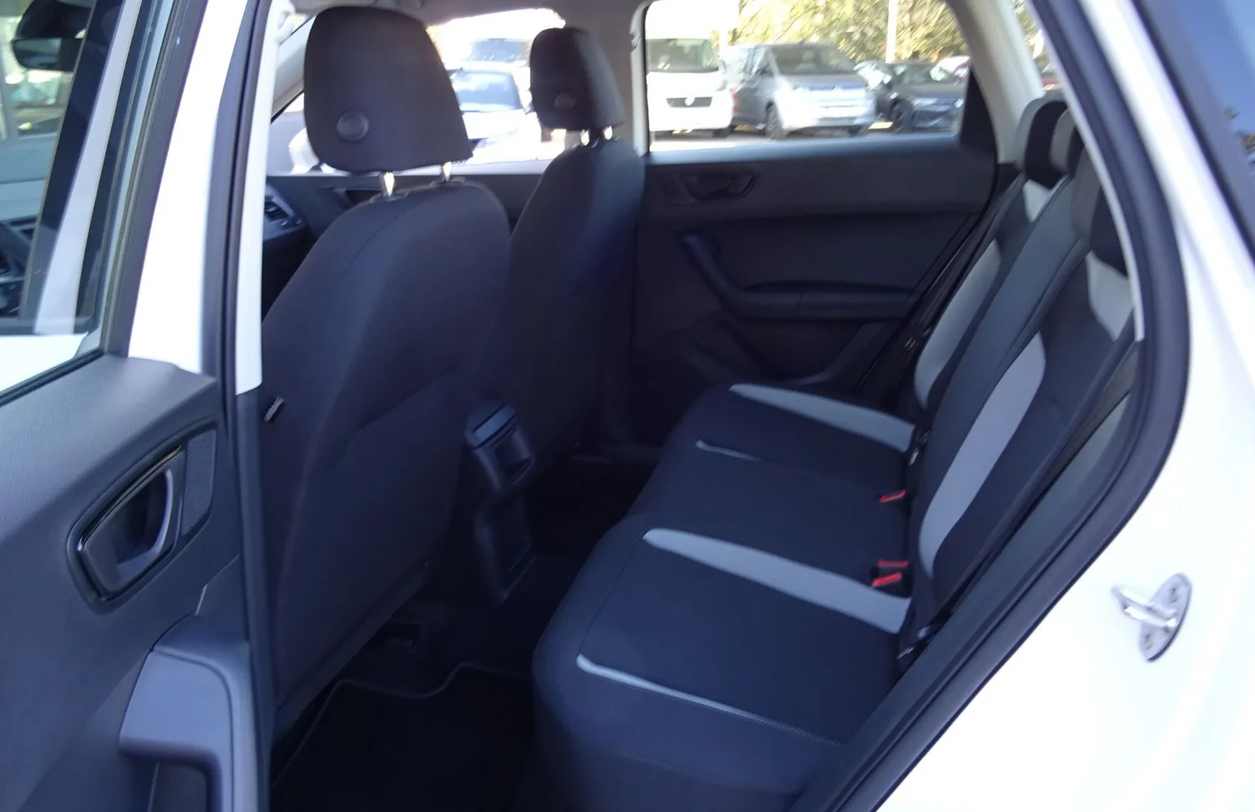 Zunanja slika - Seat Ateca - 1.0 TSI  HOLA 116KM - CELOETNE PNEVMATIKE - - 10