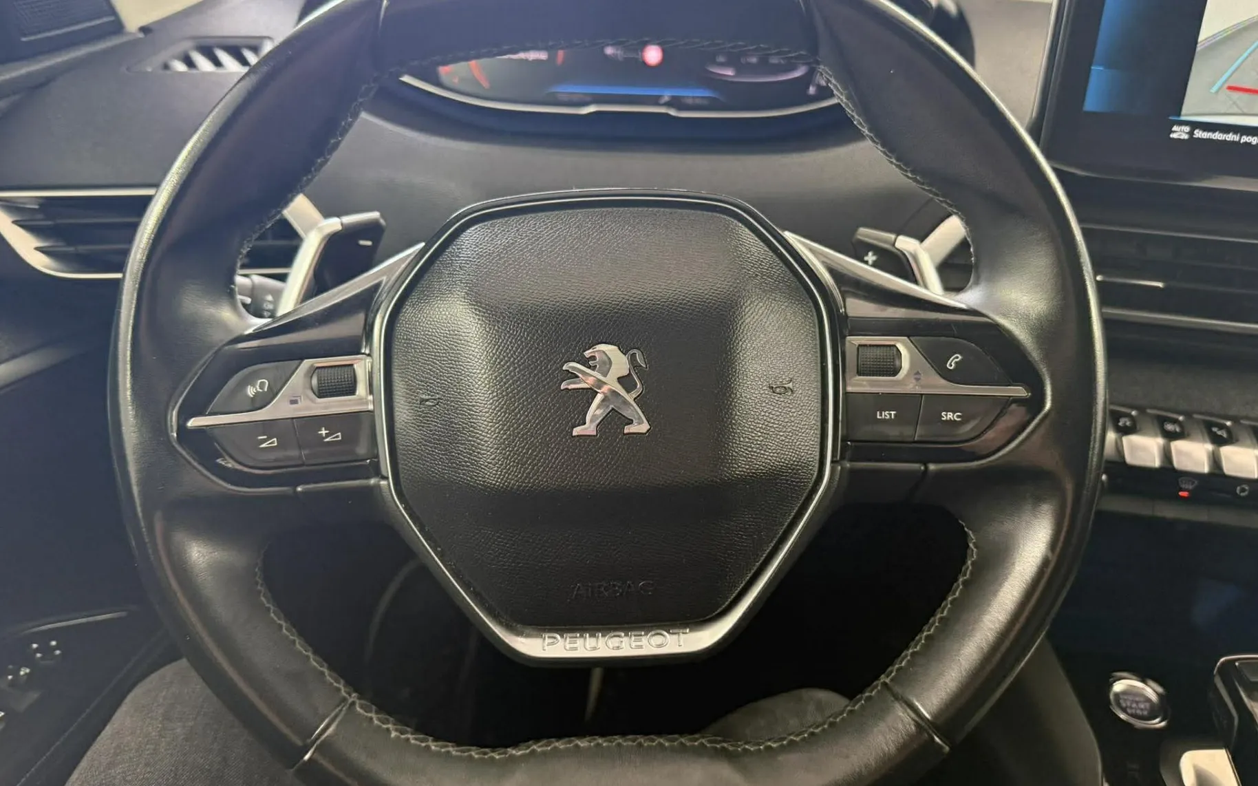 Notranja slika - Peugeot 5008 - 1.5 BlueHDI 130 S S Allure Pack Avt.KAMERA.LED.USN - 17