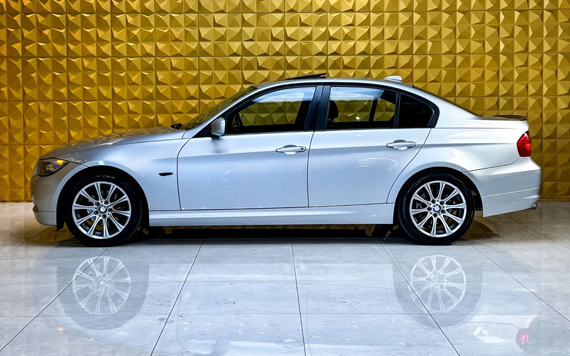 Zunanja slika - BMW serija 3: - 318d LCI-STREŠNO OKNO-GRETJE-NAVI-PDC - 6