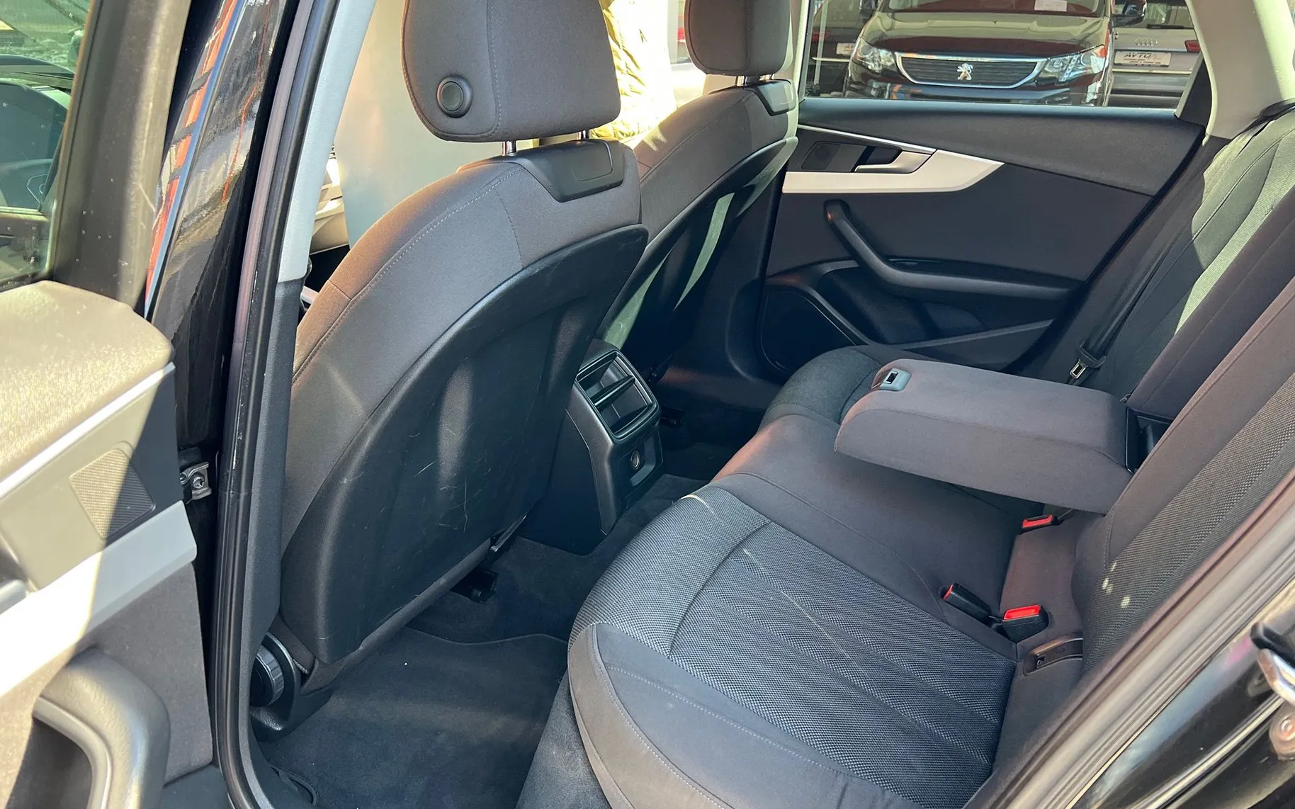 Notranja slika - Audi A4 Avant - 2.0 TDI-BI-XENON-LED-NAVIGACIJA-PDC-TEMPOMAT... - 12