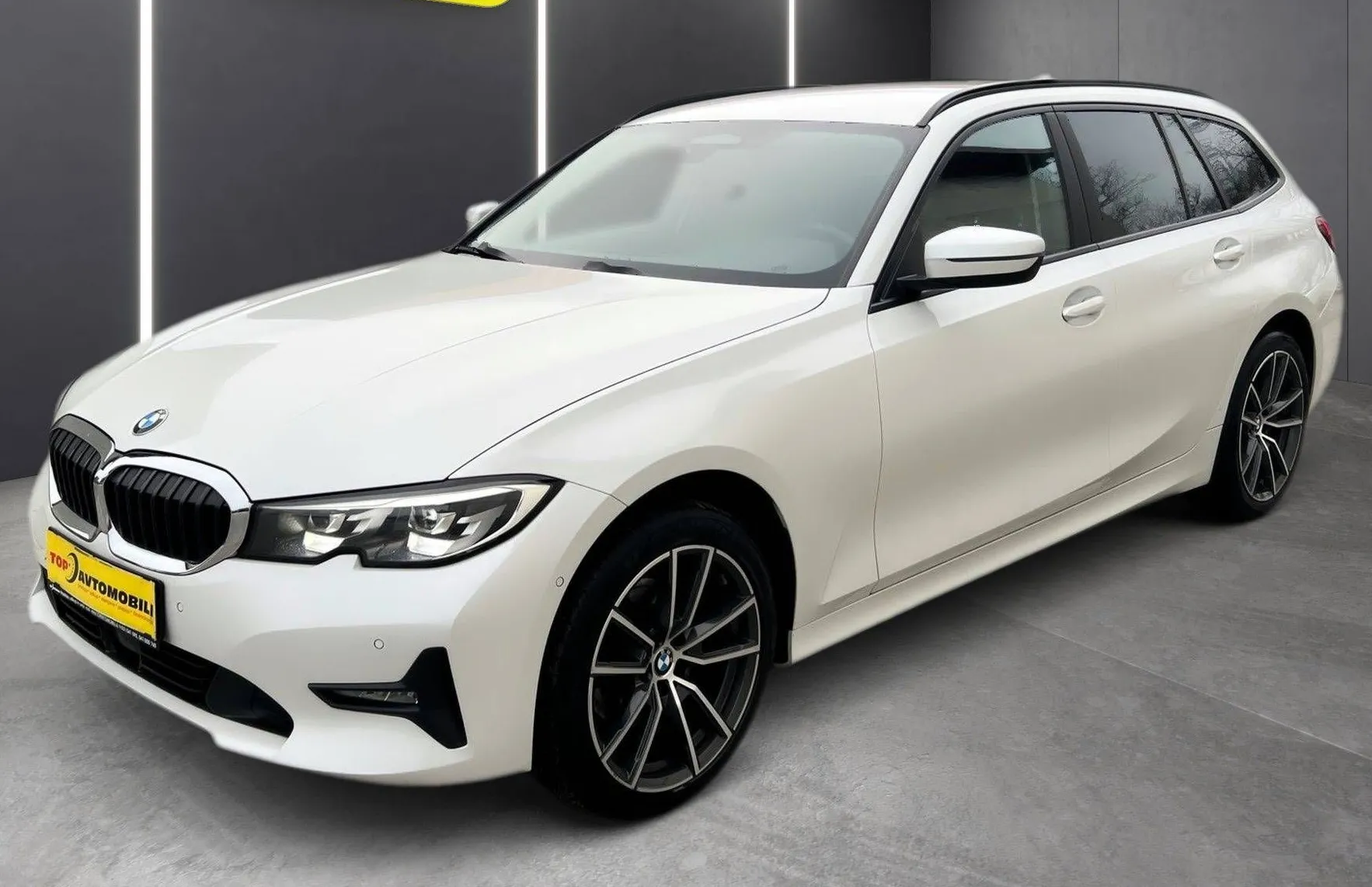 Zunanja slika - BMW Serija 3 - Touring: 320d xDrive FULL LED NAVI ACC KAM PDC VIRTUAL . - 3