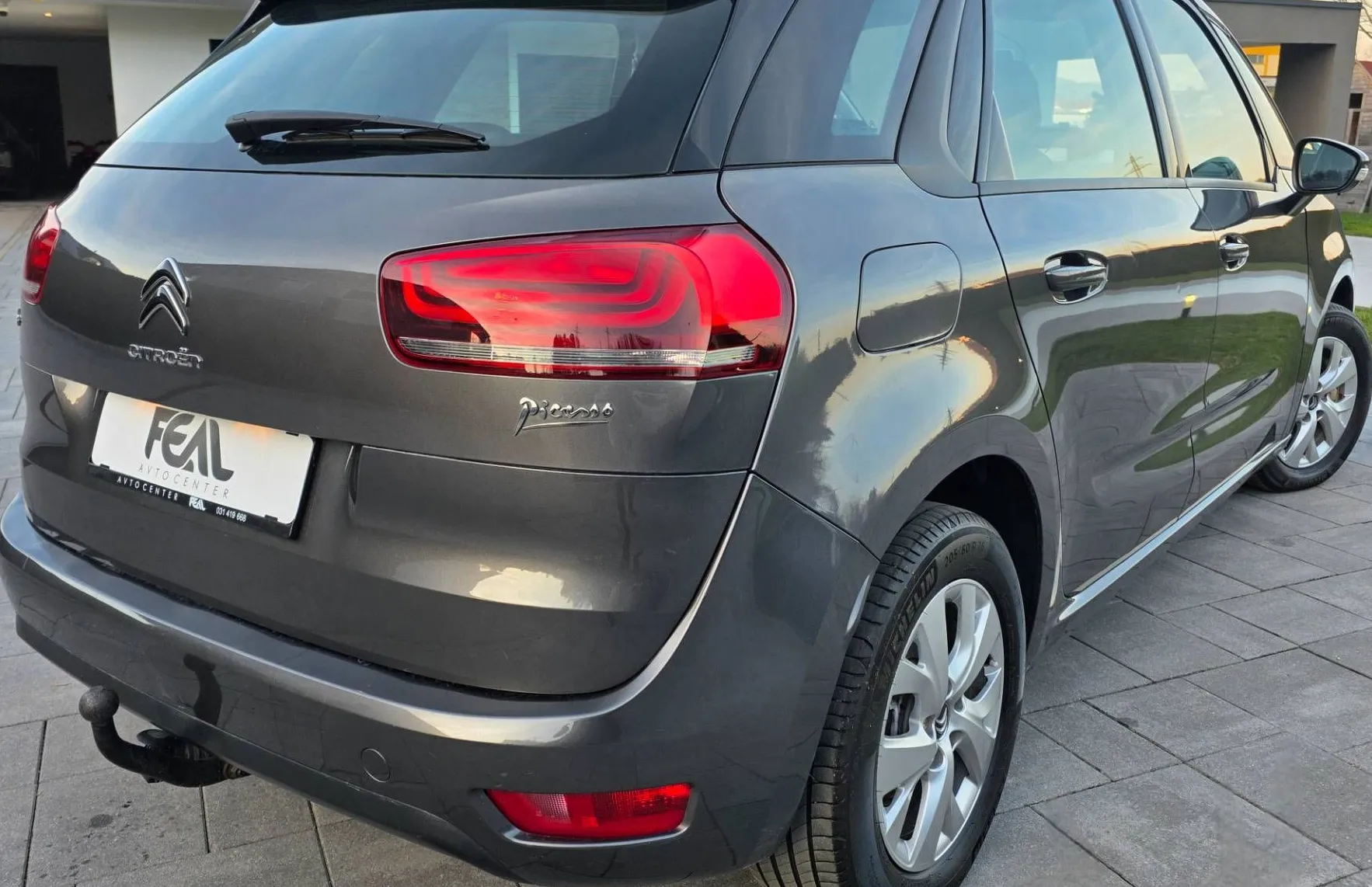 Zunanja slika - Citroën C4 - Picasso 1.2 PT-1 LASTNIK-SERVISNA KNJIGA-FACELIFT-ODLIČEN - 4