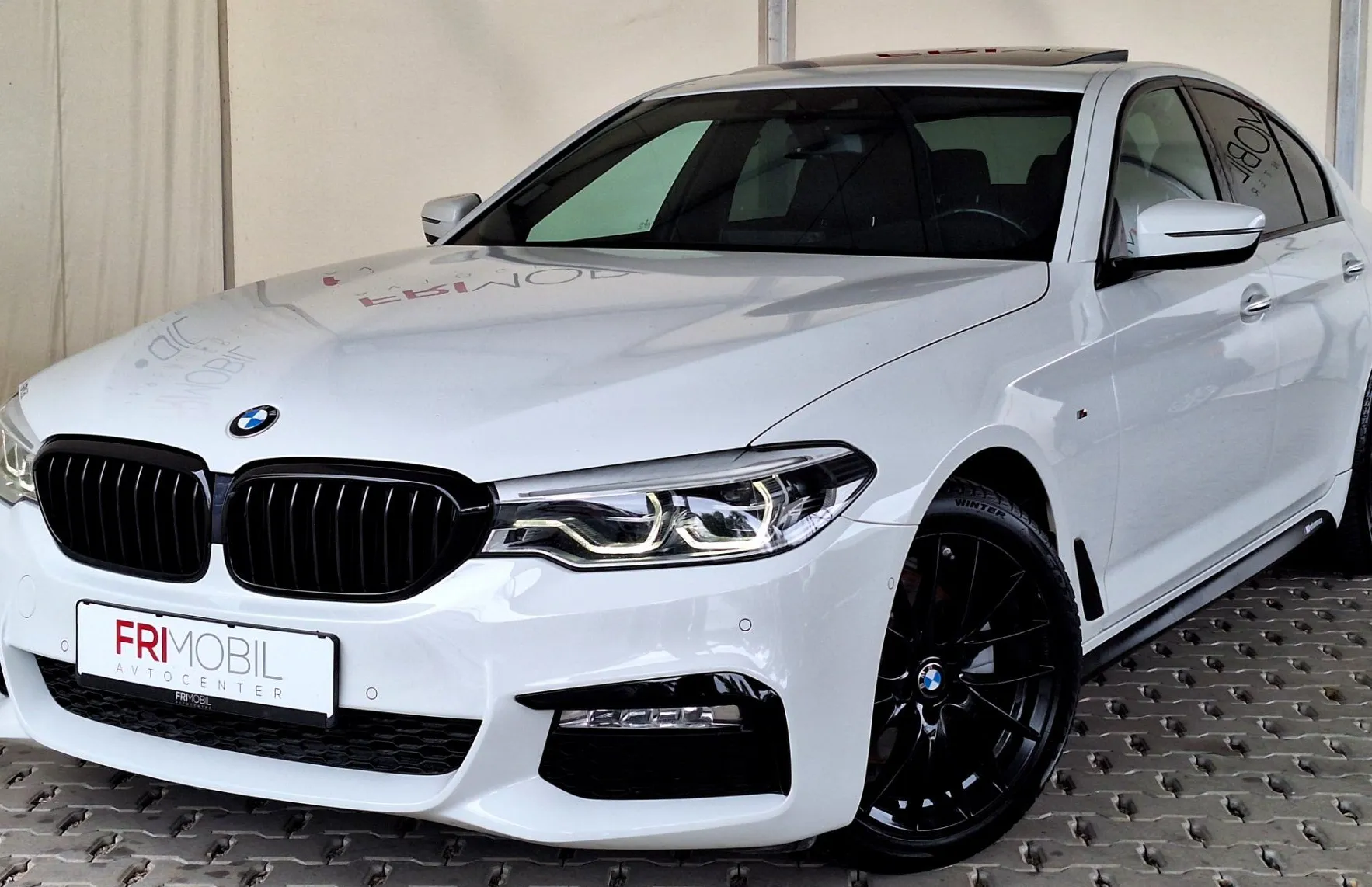 Zunanja slika - BMW Serija 5 - : 520d M-Performance•PANO•AMBIENT•ADAPTIVE LED• - 1