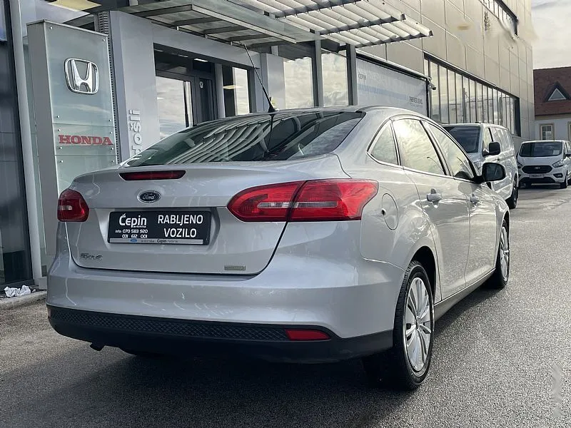 Zunanja slika - Ford Focus - Trend-1.0-ECOBOOST-LIMUZINA-SLO-1LASTNIK - 5