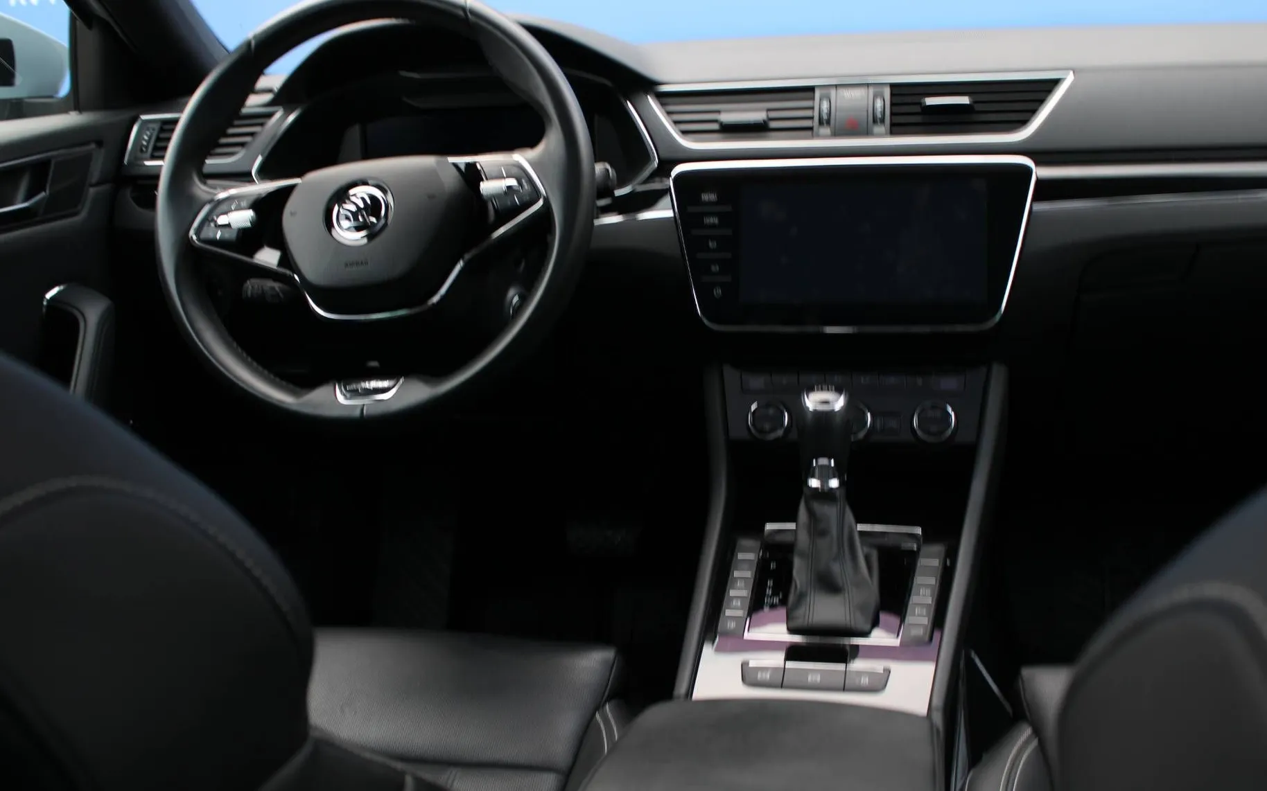 Zunanja slika - Škoda Superb - 1.4 TSI PHEV L K Combi DSG GRET-HLAJENJE SED.PANO. - 8