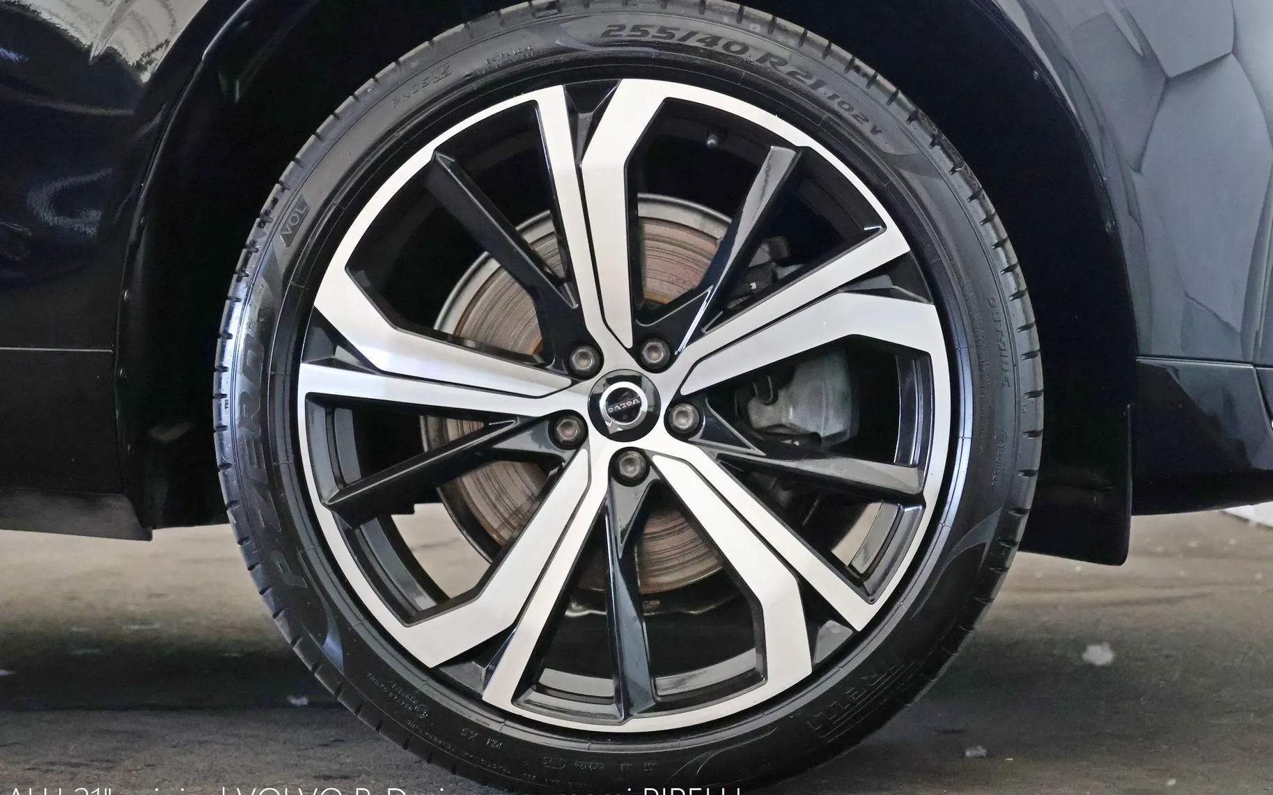 Zunanja slika - Volvo XC60 - B4D AWD Geartronic R-Design DARK Plus 197KM - 18
