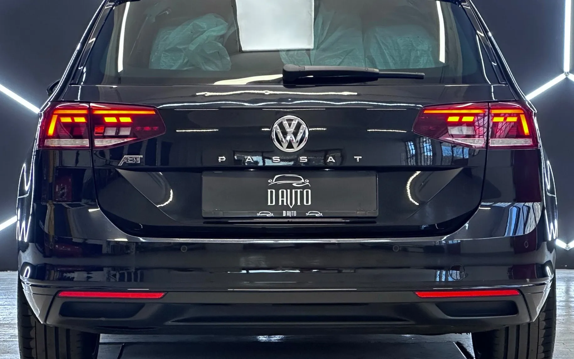 Notranja slika - VW Passat Variant - 2.0 TDI  DSG+KAMERA+NAVI+KLJUKA+ACC+F1 - 12