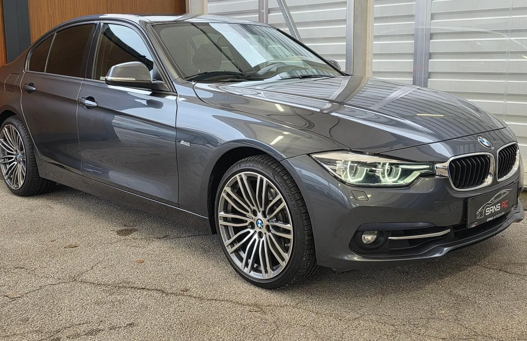 Zunanja slika - BMW Serija 3 - : 330i xDrive Sport Line- LED - VEL.NAVI - AMBI -PDC - 1