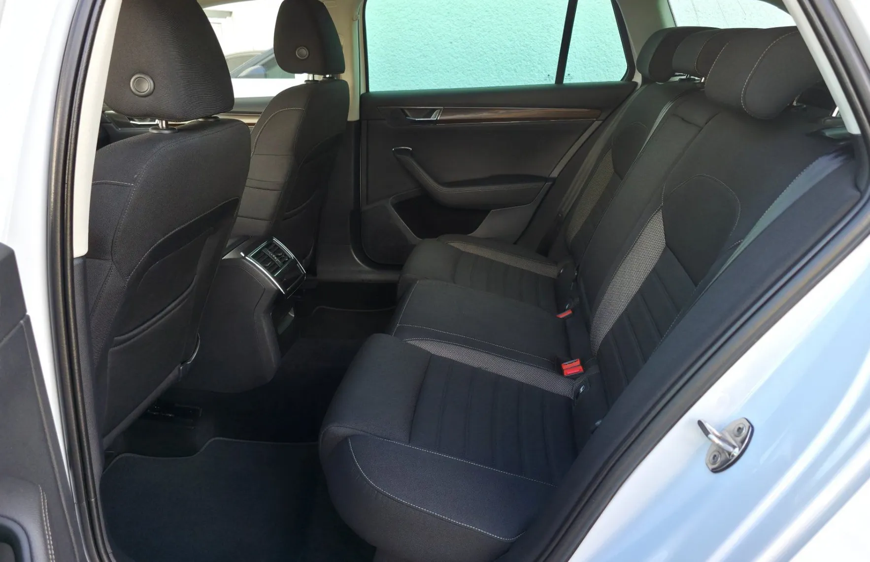 Zunanja slika - Škoda Superb - Combi 2.0TDI DSG Scout LED•ACC•VIRTUAL•GRETJE•KAM• - 7