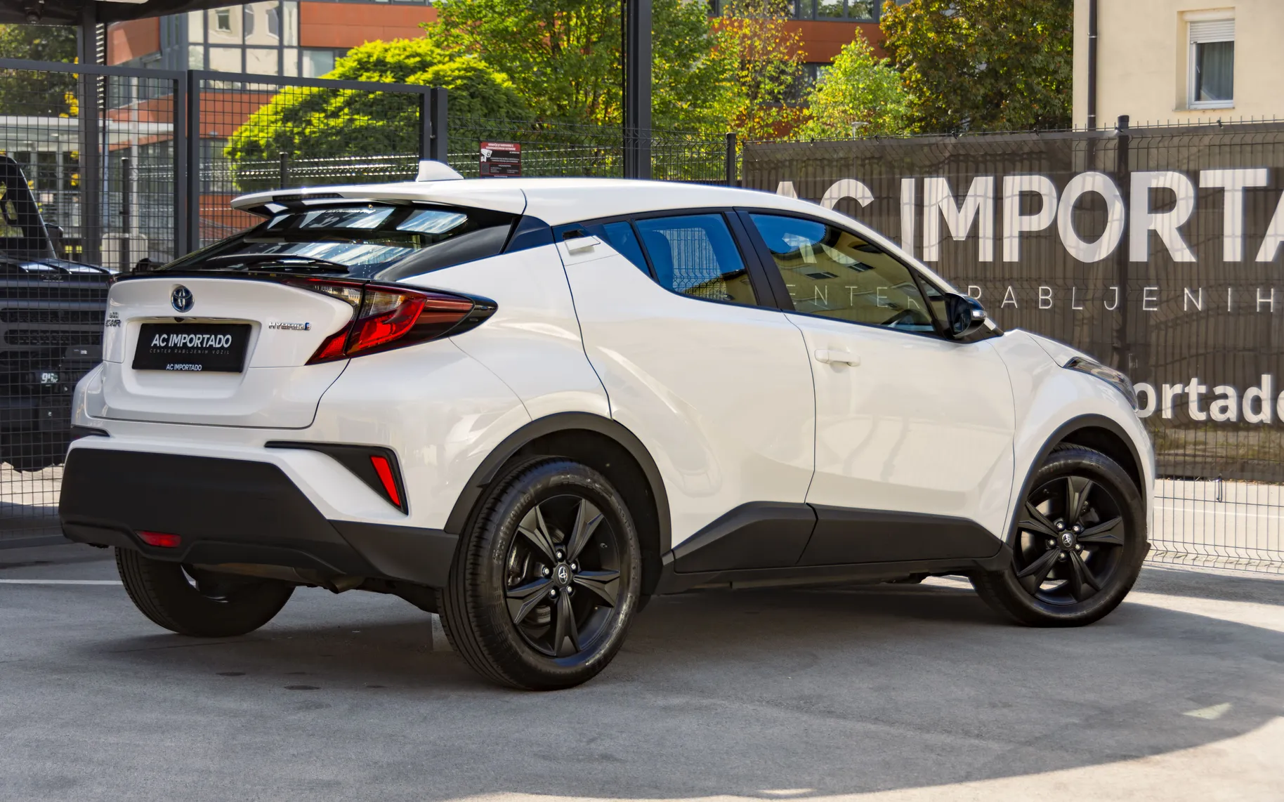 Zunanja slika - Toyota C-HR - CH-R 1.8 HYBRID SMART-BLACK PACK-LED-ACC-KAM-SLO-17C - 5