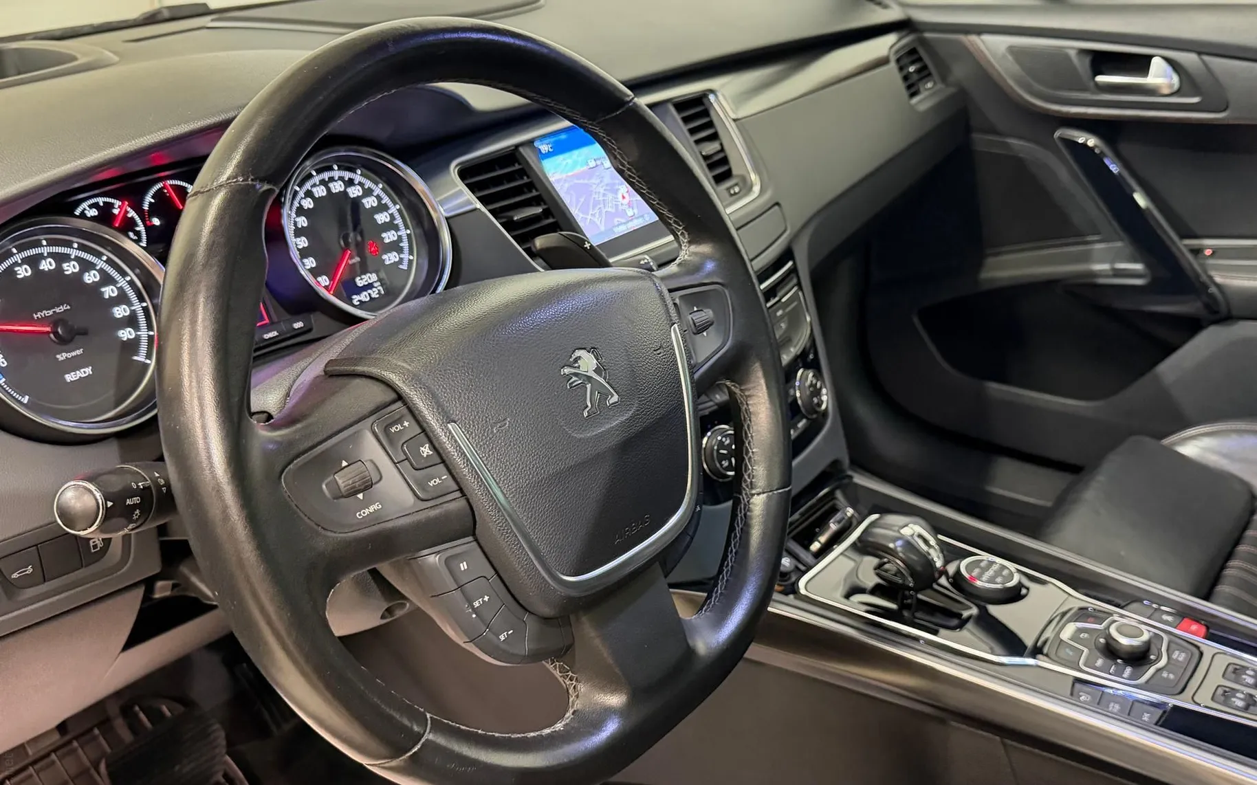 Notranja slika - Peugeot 508 - RXH Hybrid4 2.0 HDi-4X4-BI-XENON-NAVI-PDC-F1-TEMPO - 10