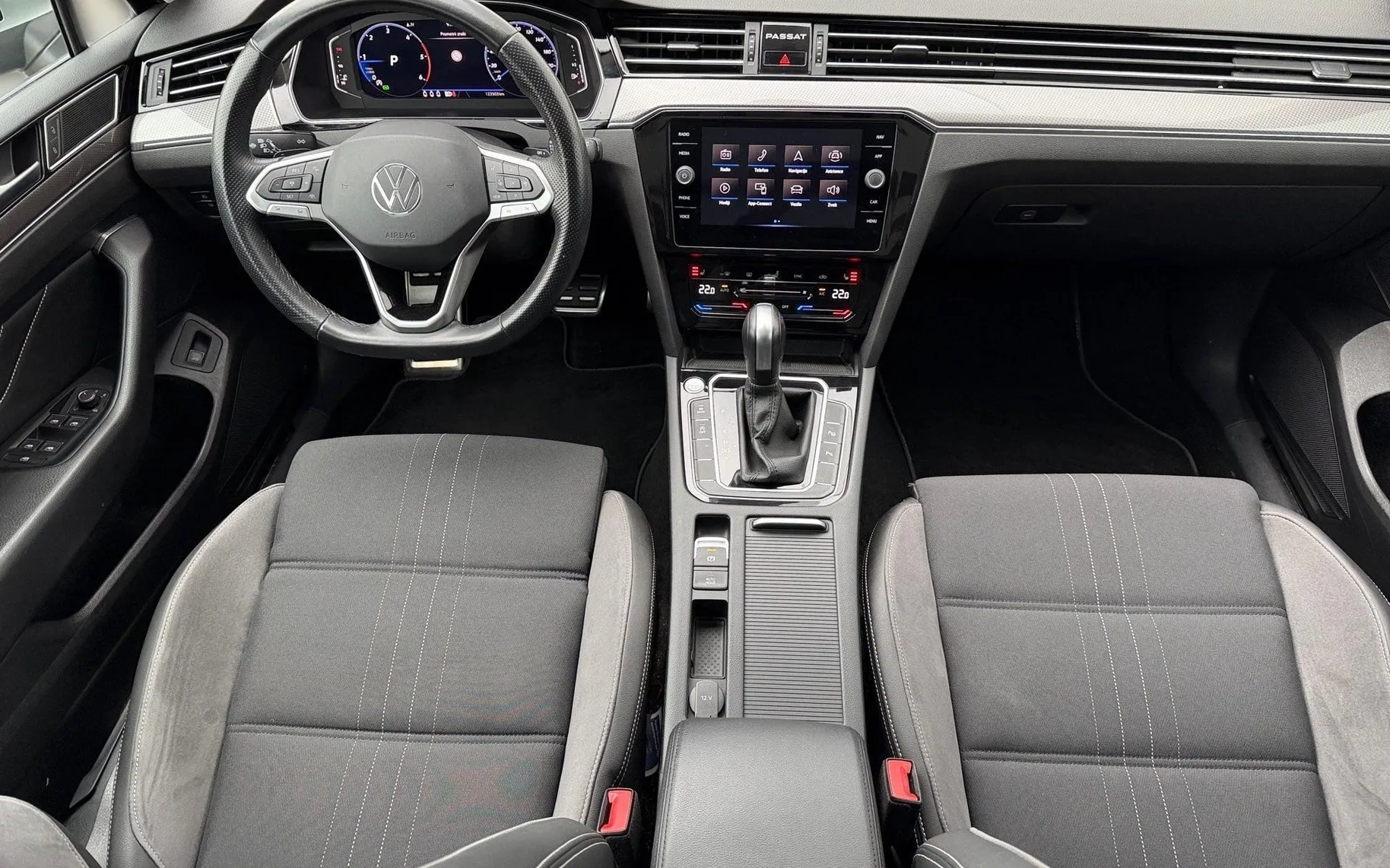 Notranja slika - Volkswagen Passat Alltrack - 4motion 2.0 TDI DSG-Panorama-Keyless-HeadUp-Kame - 10