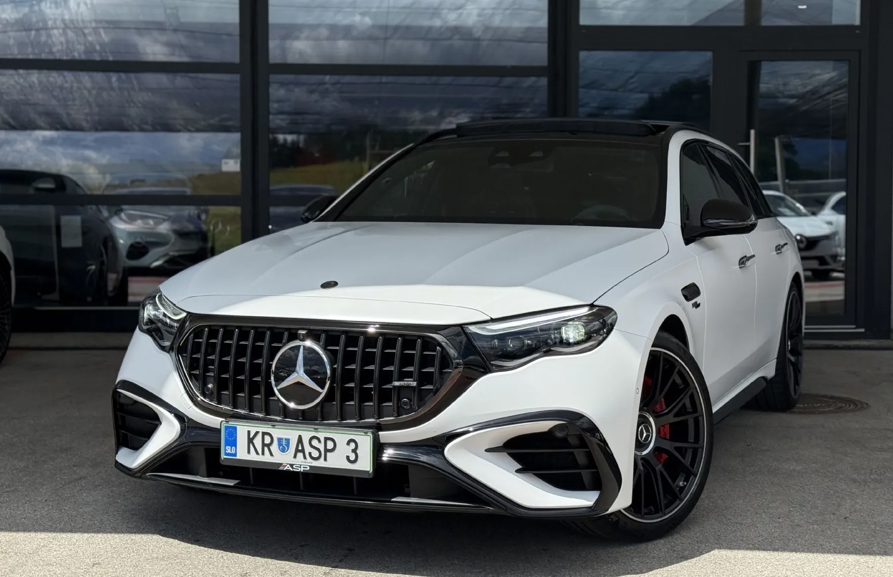 Zunanja slika - Mercedes-Benz E-Razred - Mercedes-AMG E 53 e 4MATIC+ T - 1
