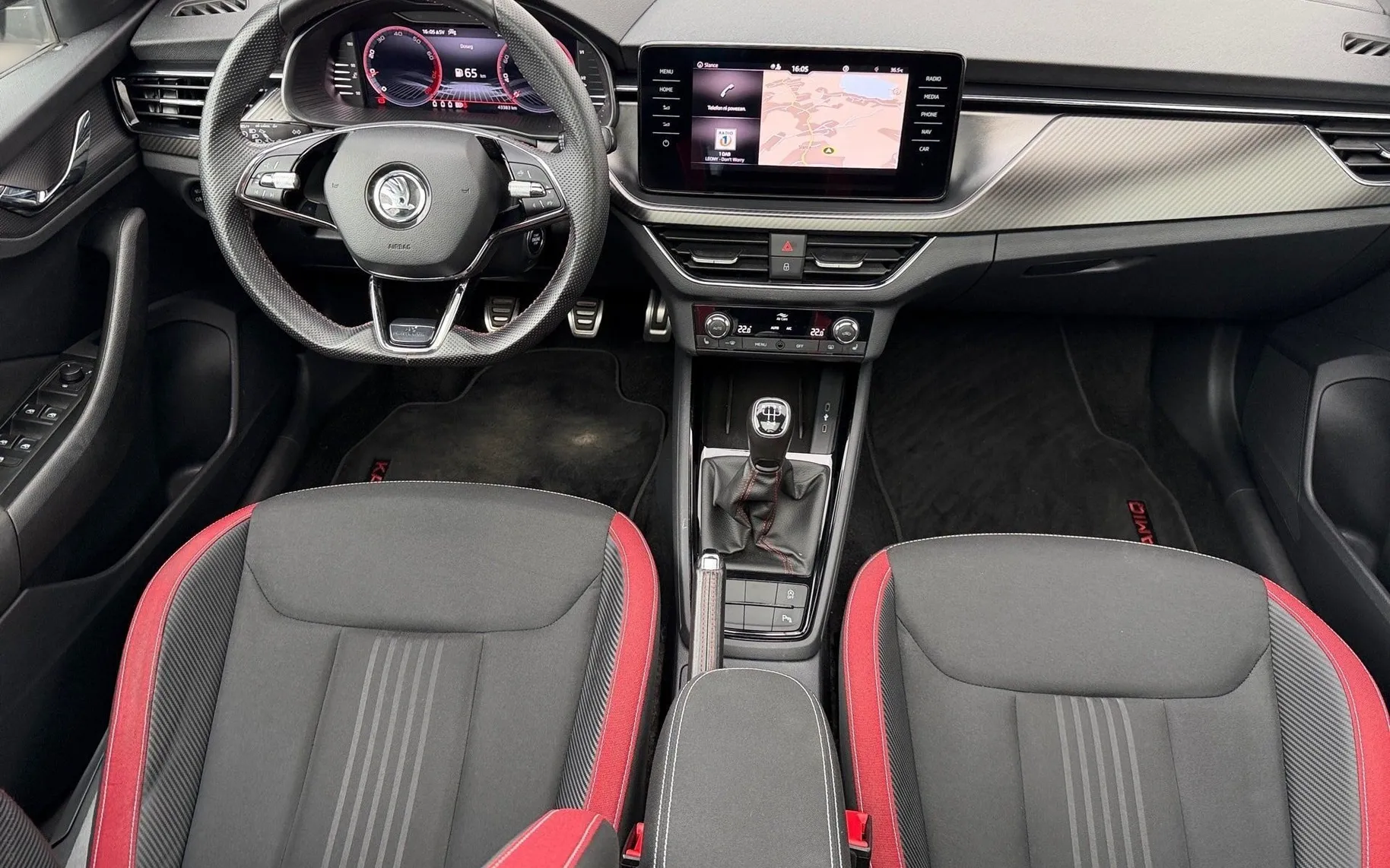 Notranja slika - Škoda Kamiq - 1.0 TSI Monte Carlo-Panorama-Gretje sedežev-AppCon - 10