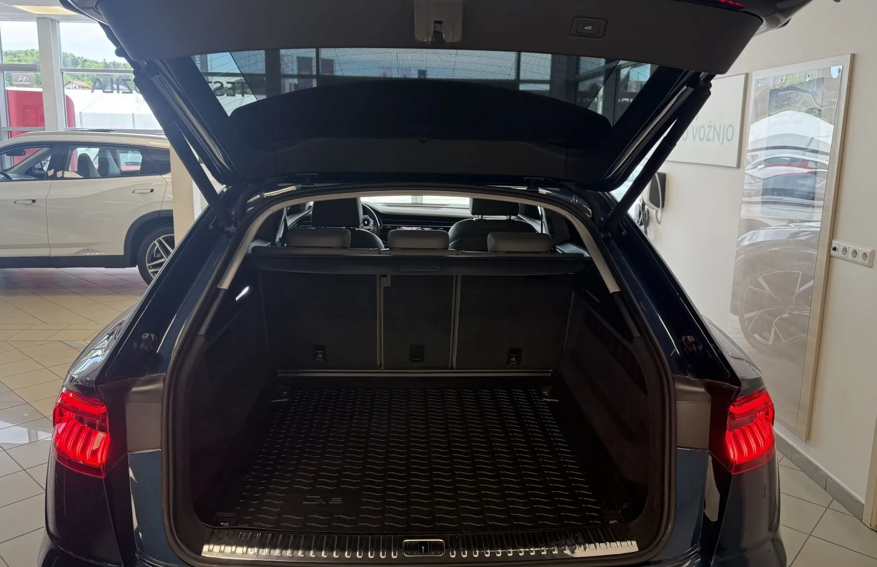 Zunanja slika - Audi Q8 - 50 TDI QUATTRO-S-LINE -PANORAMA-ZRAČNO-360¨ KAMER - 11