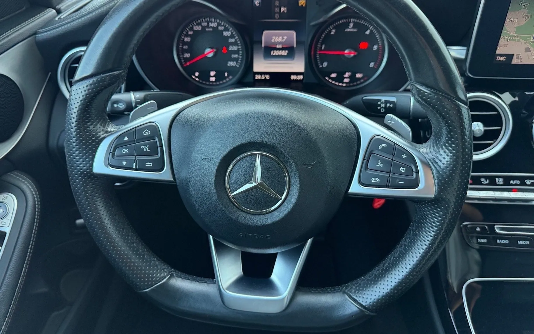 Notranja slika - Mercedes-Benz C-Razred - C 220 d AMG Line-Airmatic-DistronicPlus-Mrtvi kot - 8