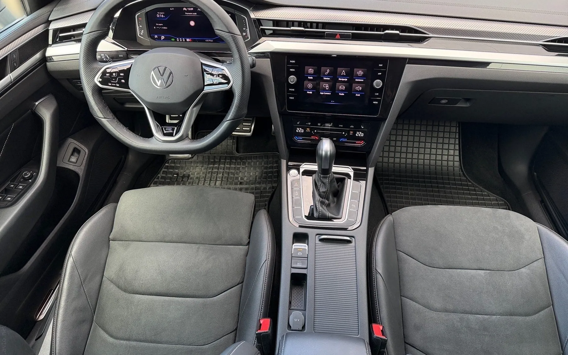 Notranja slika - Volkswagen Arteon Shooting Brake - Arteon SB 2.0 TDI BMT R-Line DSG-SLO-Panorama-DCC. - 10