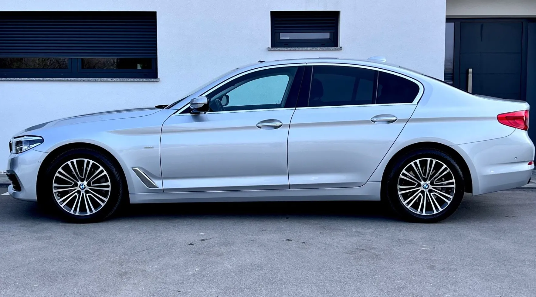 Zunanja slika - BMW Serija 5 - : 520d xDrive+F1+SPORT+LED+VIRTUAL+NAVI+ALU - 4