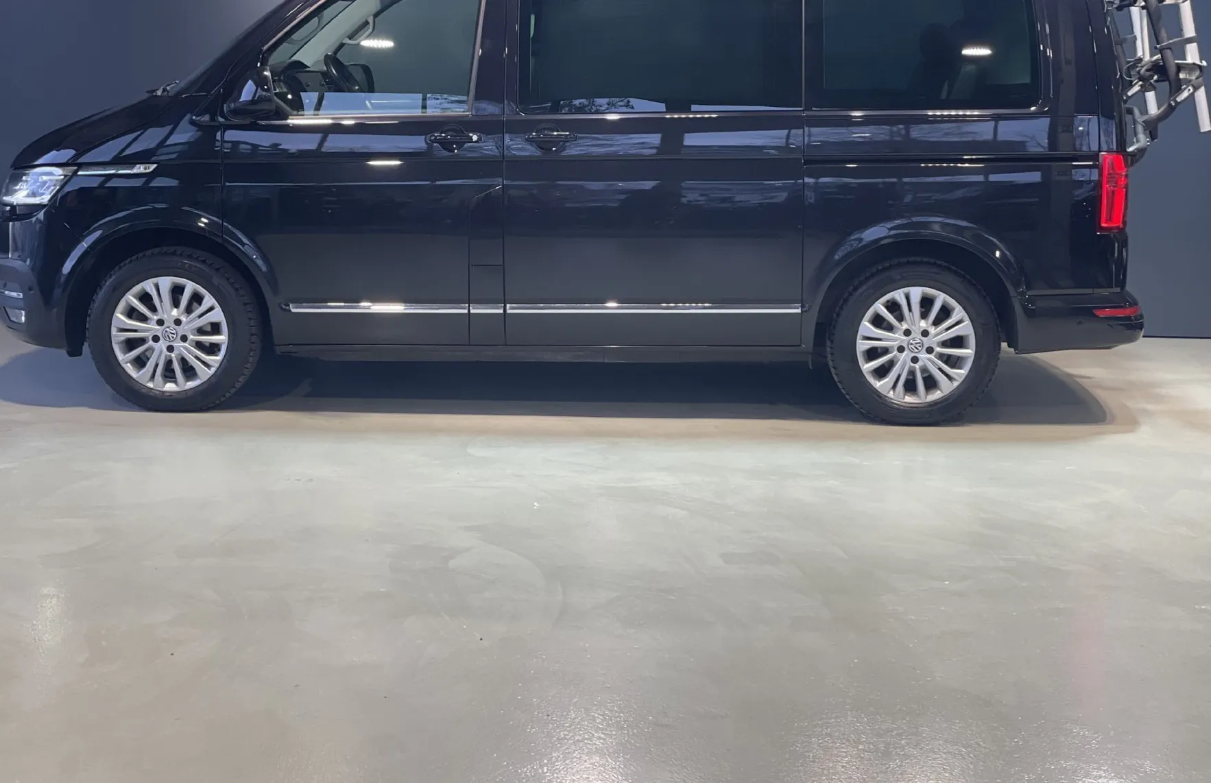 Zunanja slika - VW Multivan - SLO-LED-ALCANTARA-KMAERA-RADAR-NAVI-DVOJNA VRATA - 4