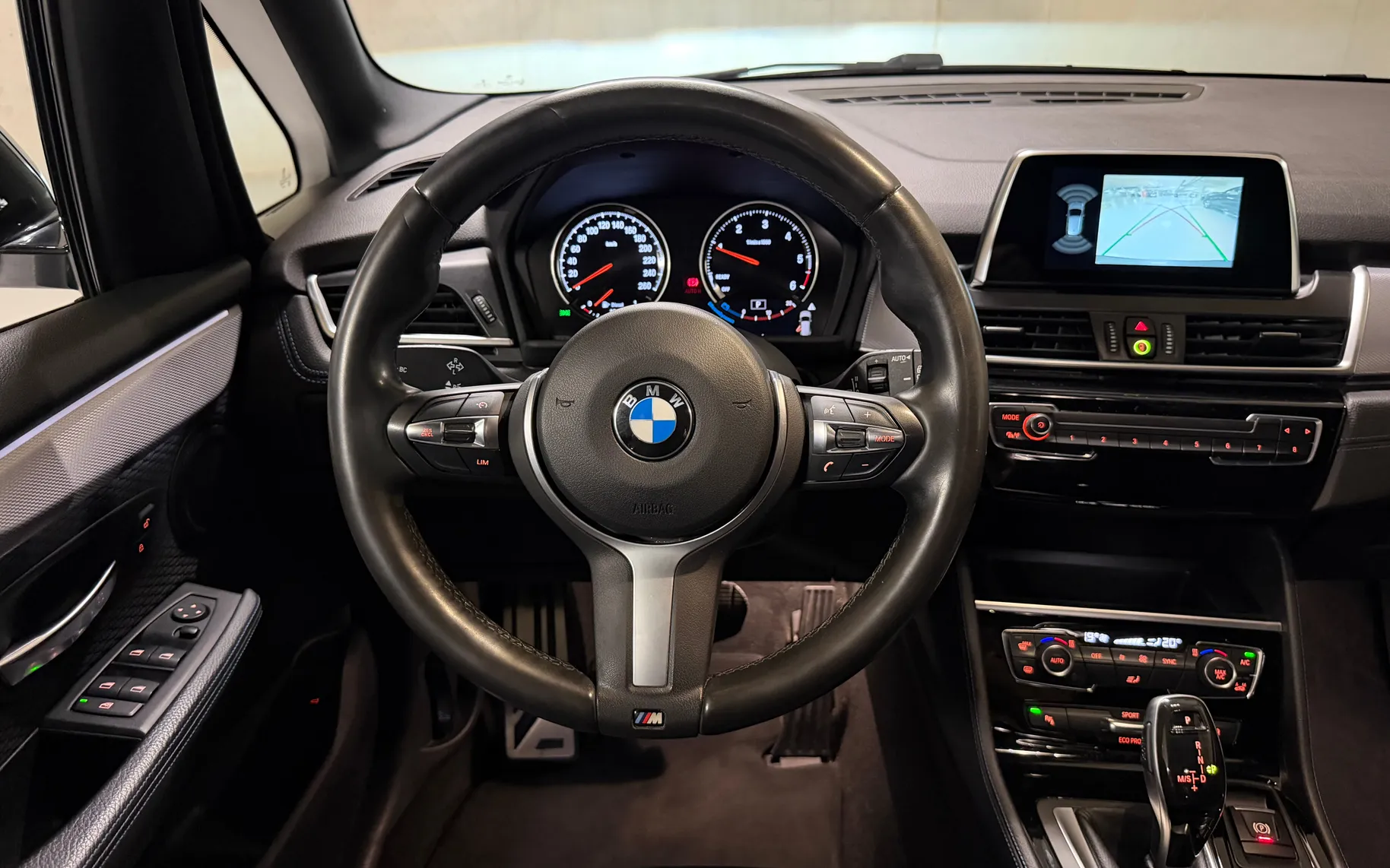 Notranja slika - BMW Serija 2 - BMW 216d Active Tourer M SPORT KAMERA LED NAVI TEMP - 6