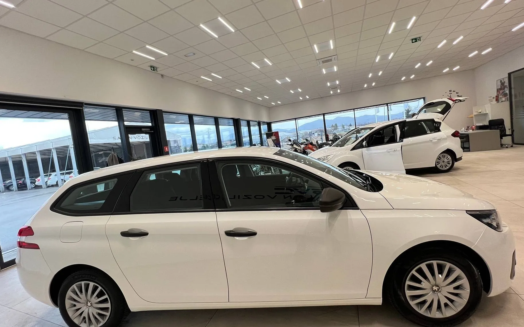 Zunanja slika - Peugeot 308 - 1.5 HDI-TEMP-LED-1.LAST-KREDIT-BREZ-POLOGA... - 4
