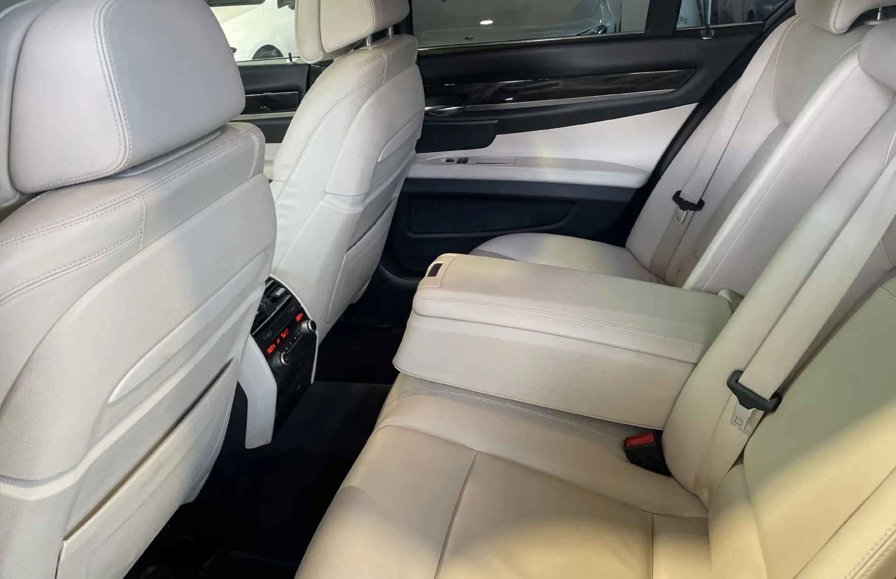 Zunanja slika - BMW Serija 7 - : 750d-xDrive-M OPTIK-NAVIGACIJA-INDIVIDUAL-MEMORY - 19