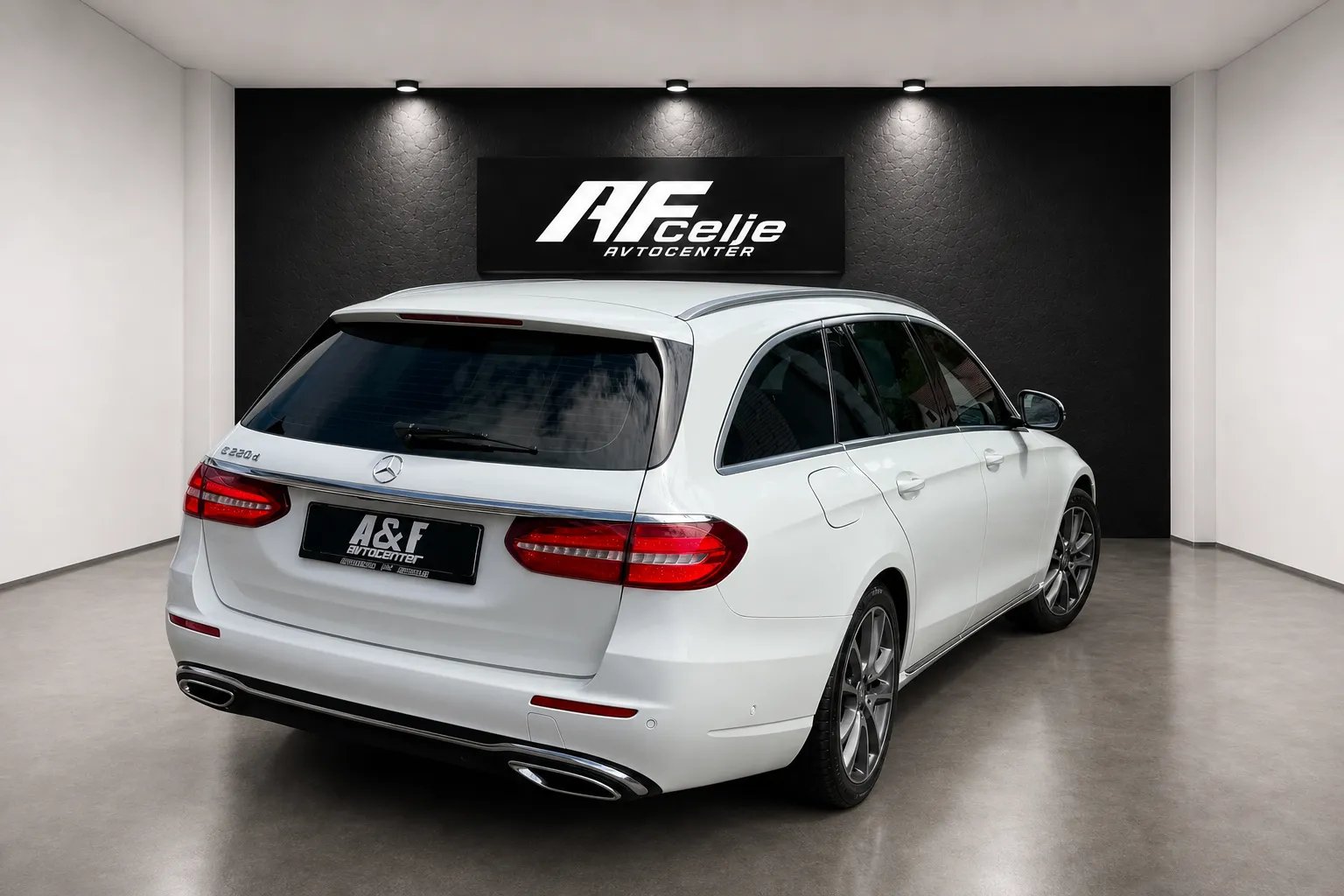 Zunanja slika - Mercedes-Benz E-Razred - 220CDI-AUT-AVANTGARDE-LIZING ZA TUJCE-XENON+LED-.. - 5