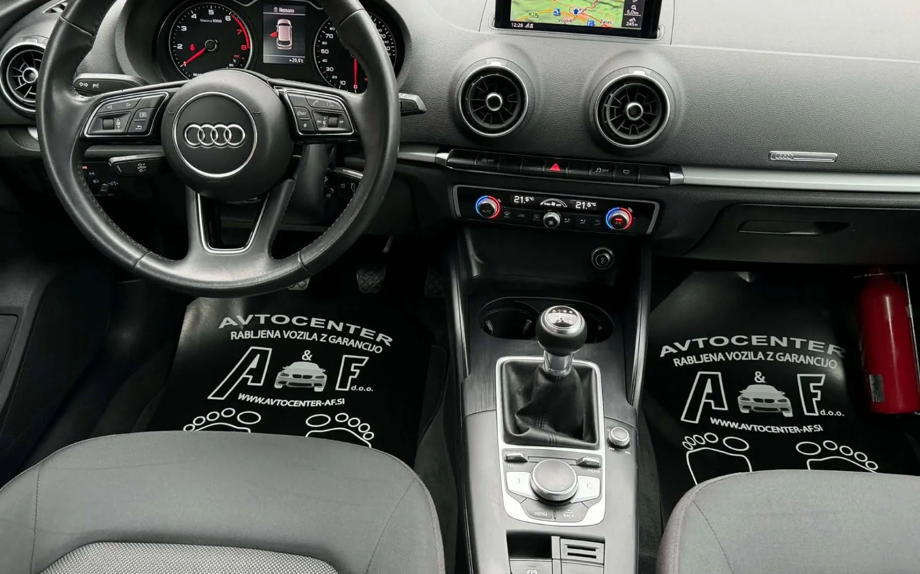 Notranja slika - Audi A3 - 30 TFSI-S LINE-XENON+LED-NAVI-LIZING ZA TUJCE-... - 11