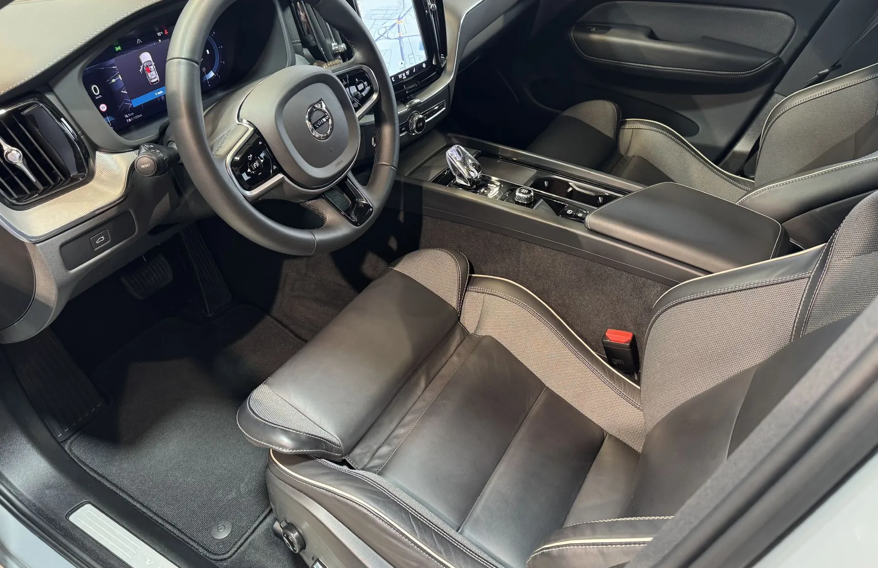 Zunanja slika - Volvo XC60 - ORIGINAL ULTIMATE-KRISTAL-BOWERS WILKINS-PANO-21 - 8