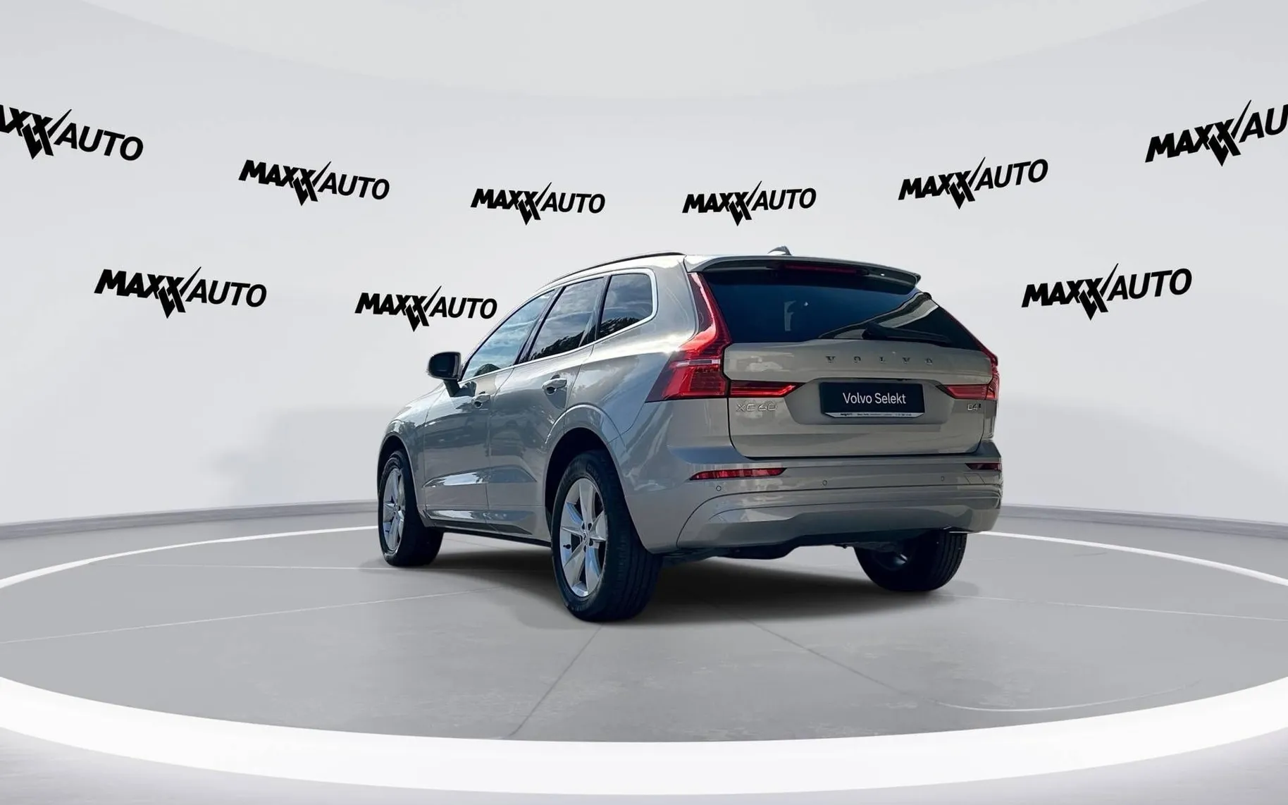 Notranja slika - Volvo XC60 - B4 D AWD Core Avt. - 7