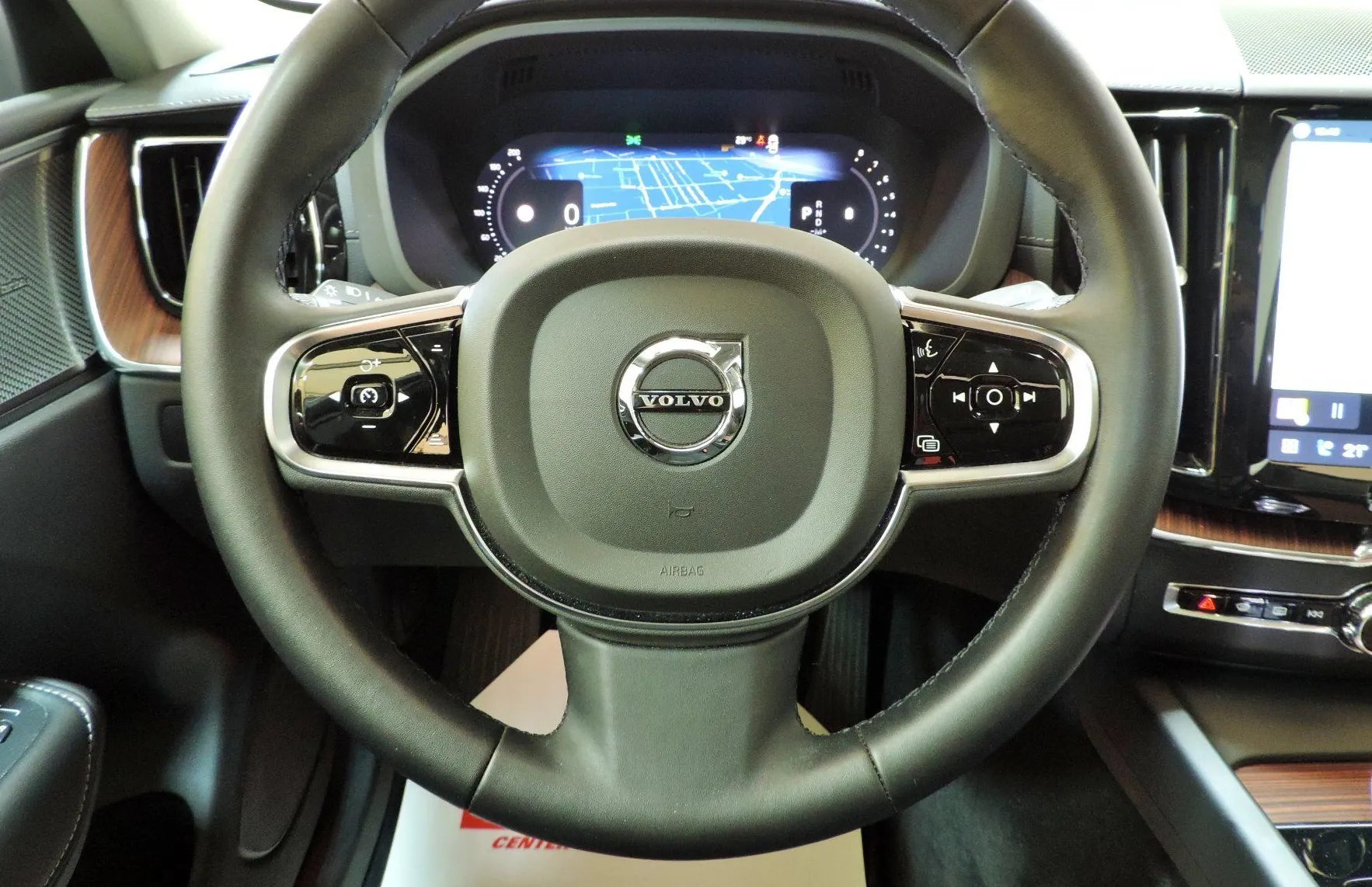 Zunanja slika - Volvo XC60 - B5P AWD Ultimate Dark Avt. LED-KAMERE 360-PANORAMA - 14