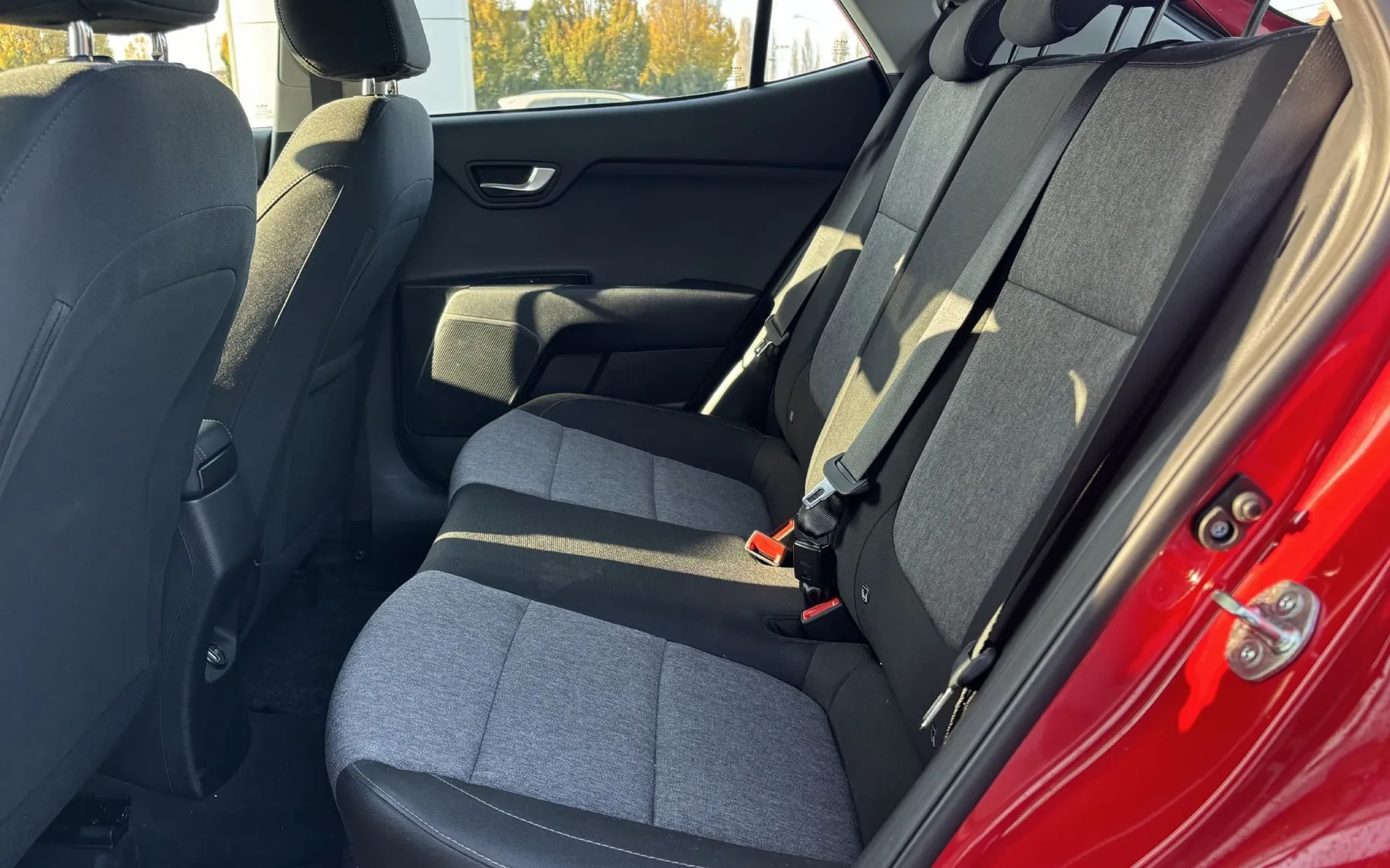 Zunanja slika - KIA Stonic - 1.2 DPI 57.9 kW  79 KM  LX Urban+ M T - 8