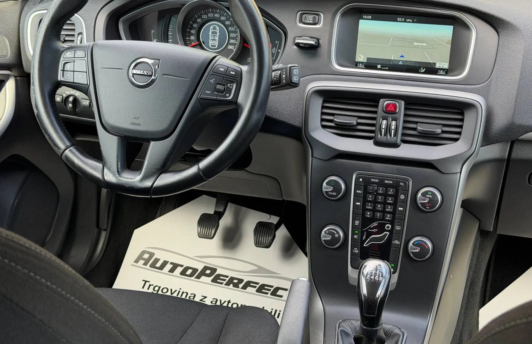 Zunanja slika - Volvo V40 - D2 | PDC | NAVI | VELIK SERVIS |... - 12