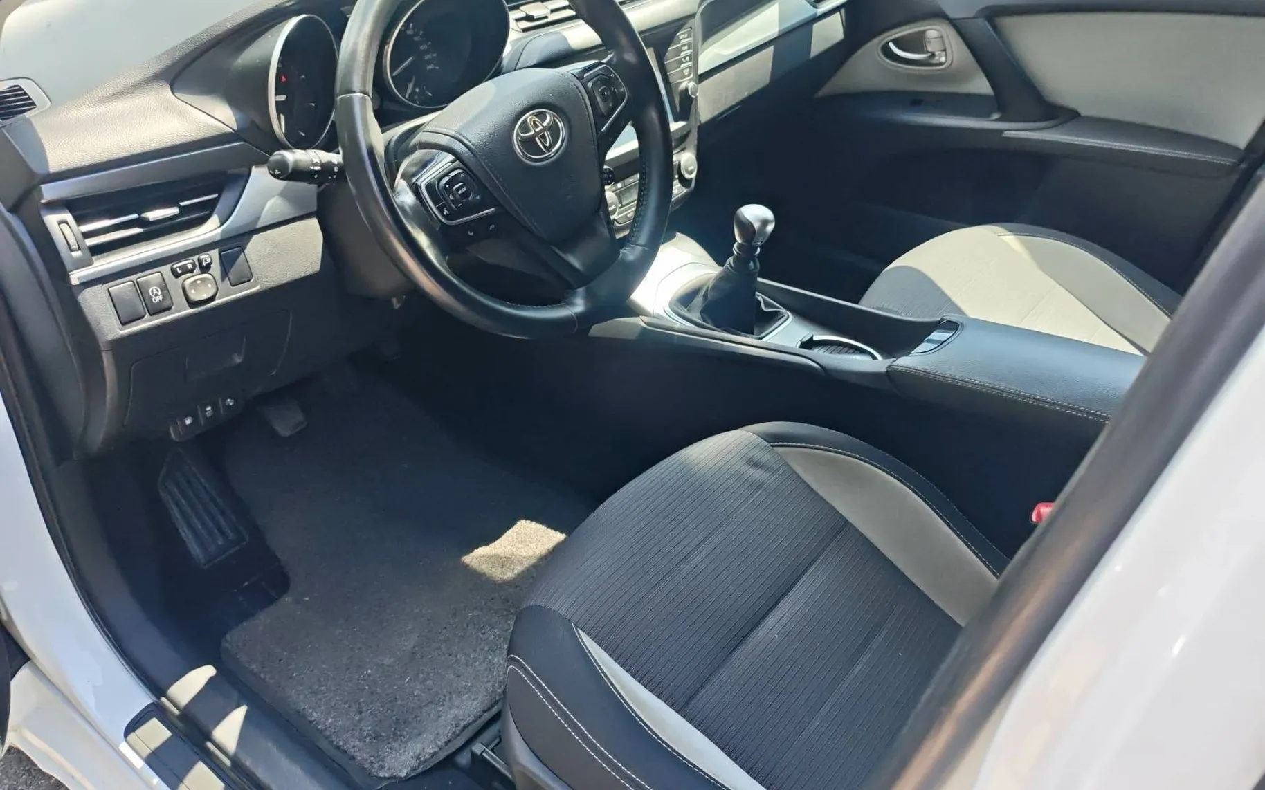 Zunanja slika - Toyota Avensis - 2.0 D-4D 1.LASTNIK SERVSIRAN...ODLICNA - 6