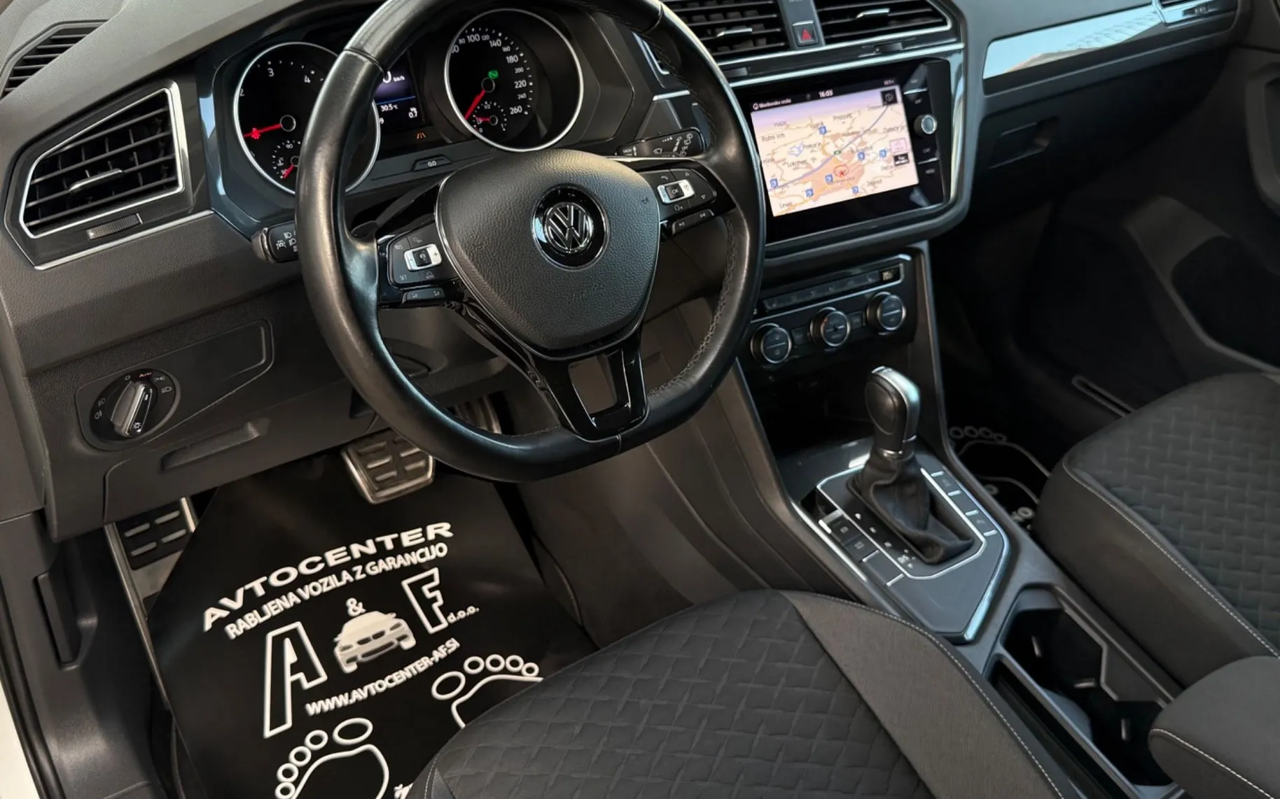 Notranja slika - VW Tiguan - 2.0 TDI-DSG-H LINE-145.000km-LIZING ZA TUJCE-ACC- - 9