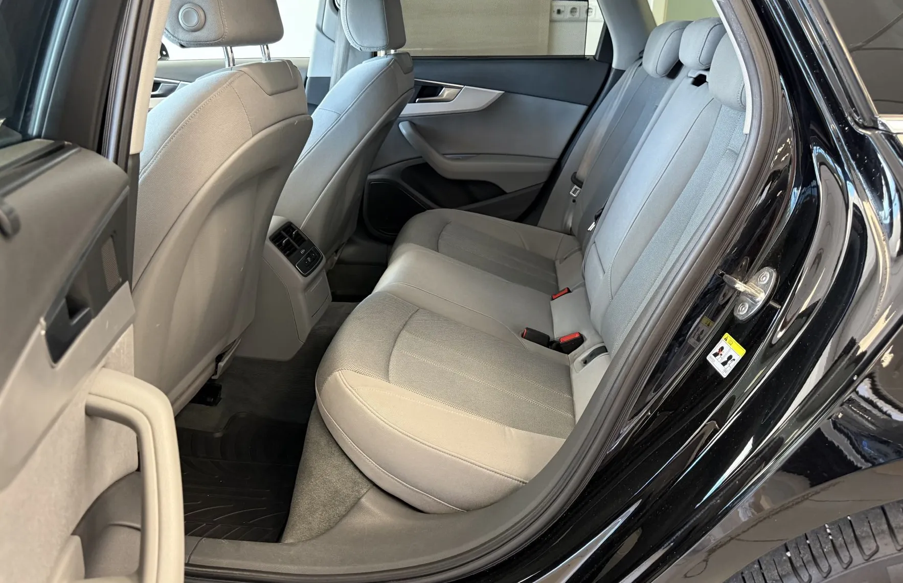 Zunanja slika - Audi A4 - Avant 2.0 TDI ultra Sport S tronic 140 KW - 14