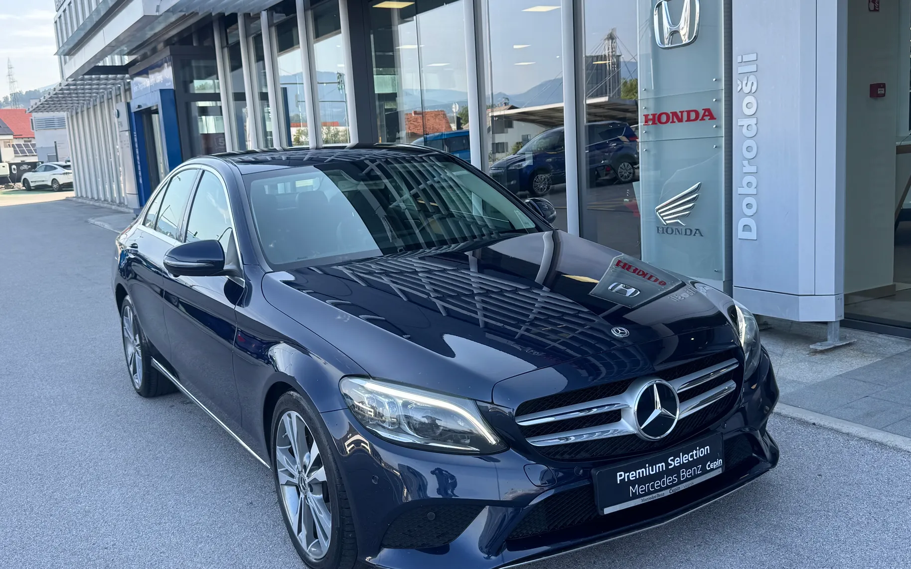 Zunanja slika - Mercedes-Benz C-Razred - 220d-AUT-AVANTGARDE-MULTIBEAM-NAVI-SLO-PREMIUM - 14